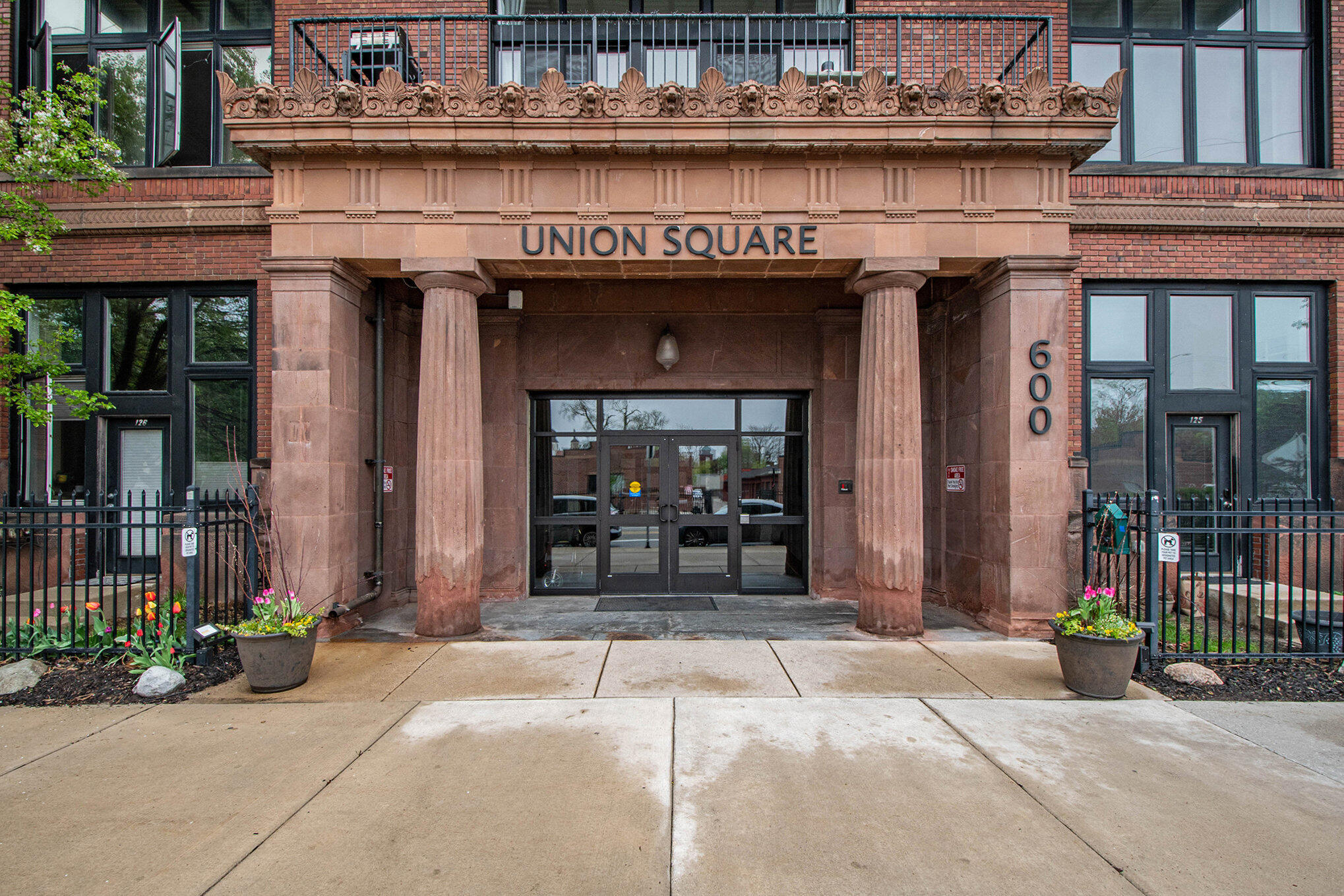 600 Broadway Avenue Nw, 234 Property Photo 1