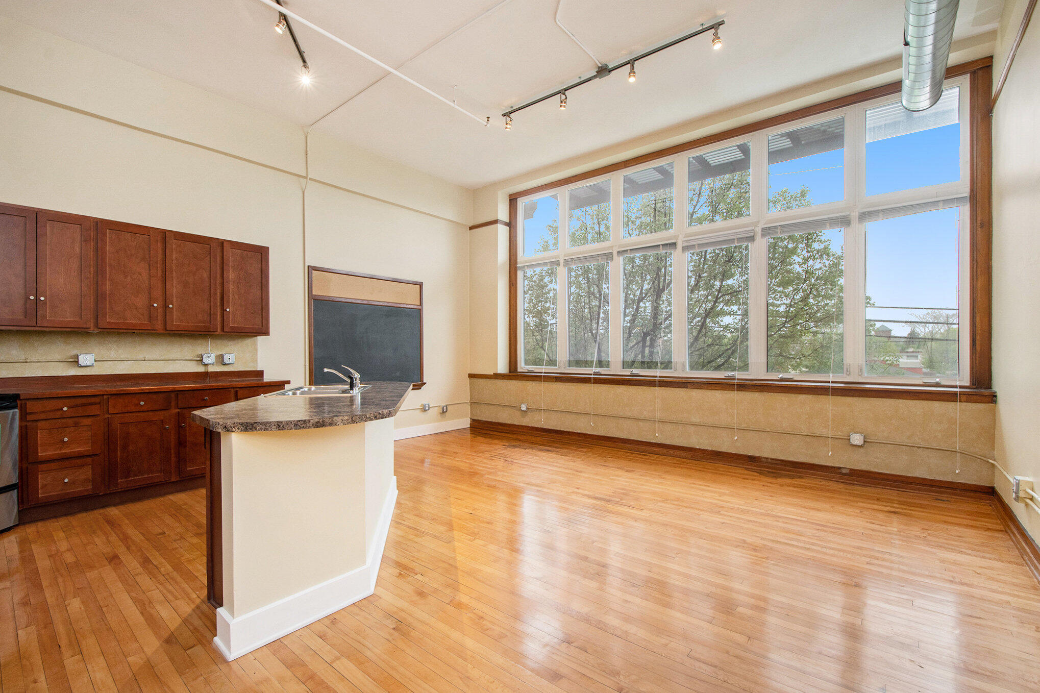 600 Broadway Avenue Nw, 234 Property Photo 5