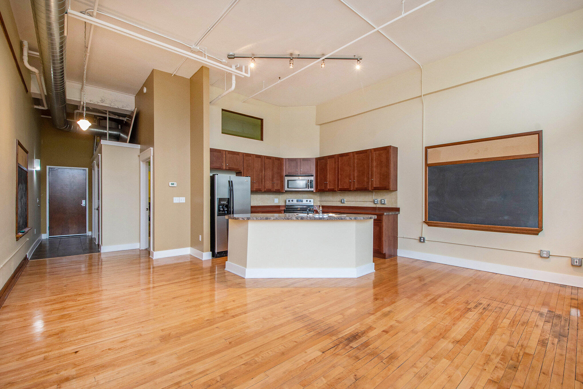 600 Broadway Avenue Nw, 234 Property Photo 6