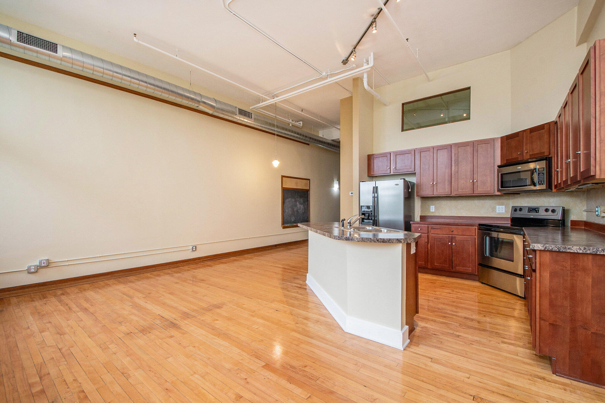 600 Broadway Avenue Nw, 234 Property Photo 8