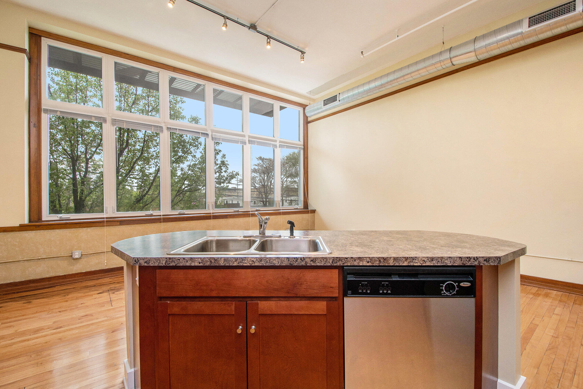 600 Broadway Avenue Nw, 234 Property Photo 11