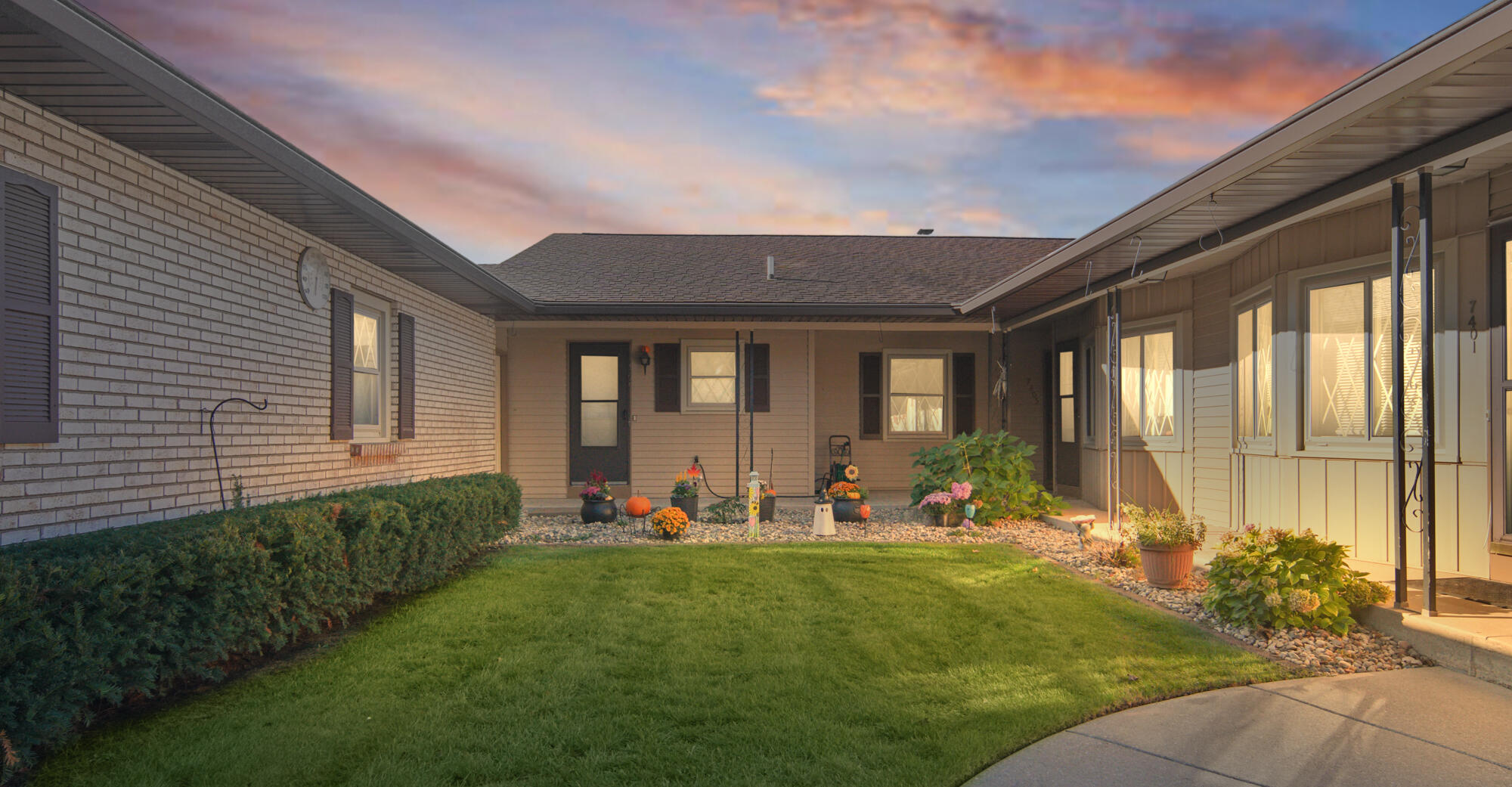 7405 Pine Grove Drive Property Photo 1