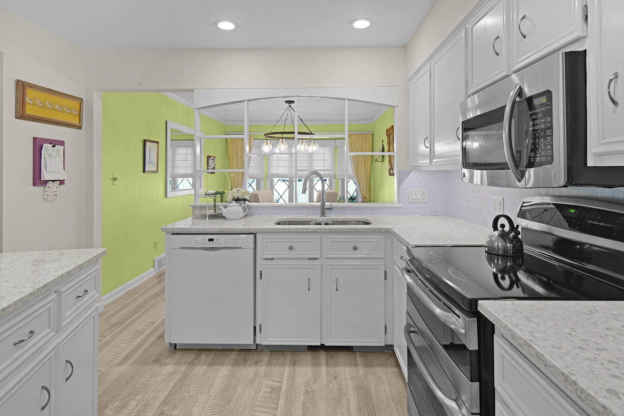 7405 Pine Grove Drive Property Photo 6