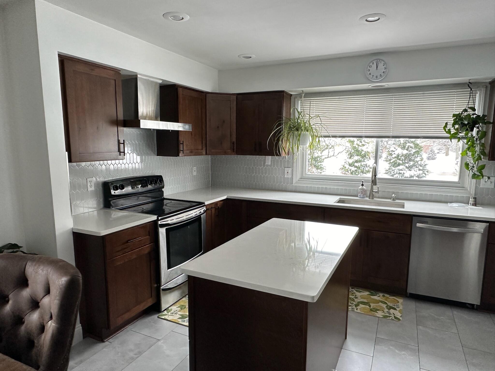 5017 Saffron Drive Property Photo 9