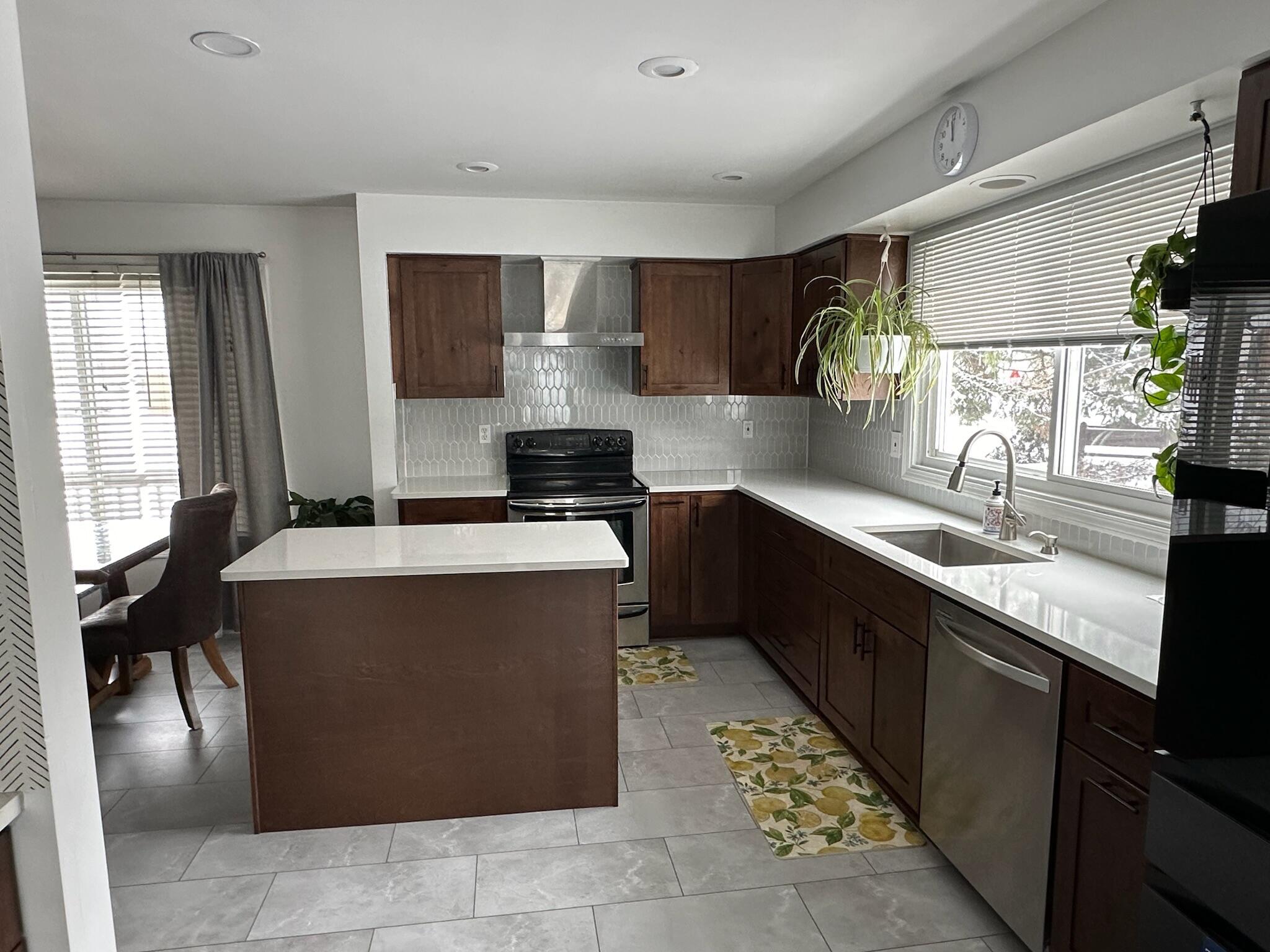 5017 Saffron Drive Property Photo 12