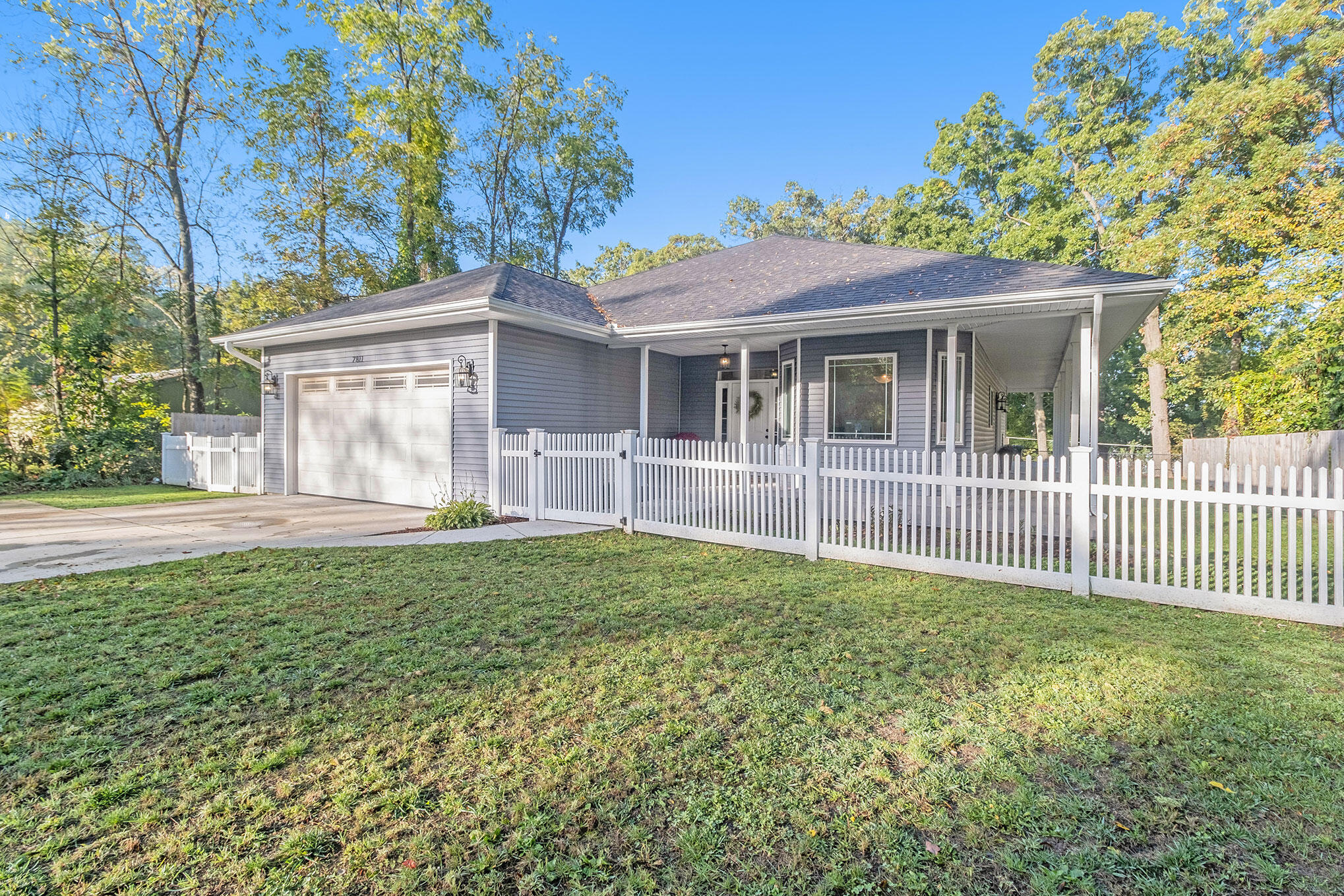 7811 N 39th Street Property Photo 2