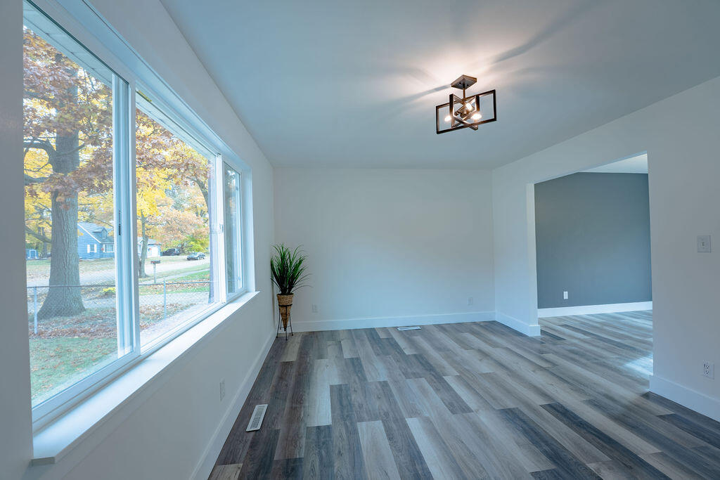 1449 Leonard Avenue Property Photo 10