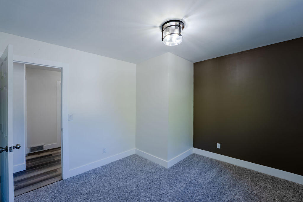 1449 Leonard Avenue Property Photo 20