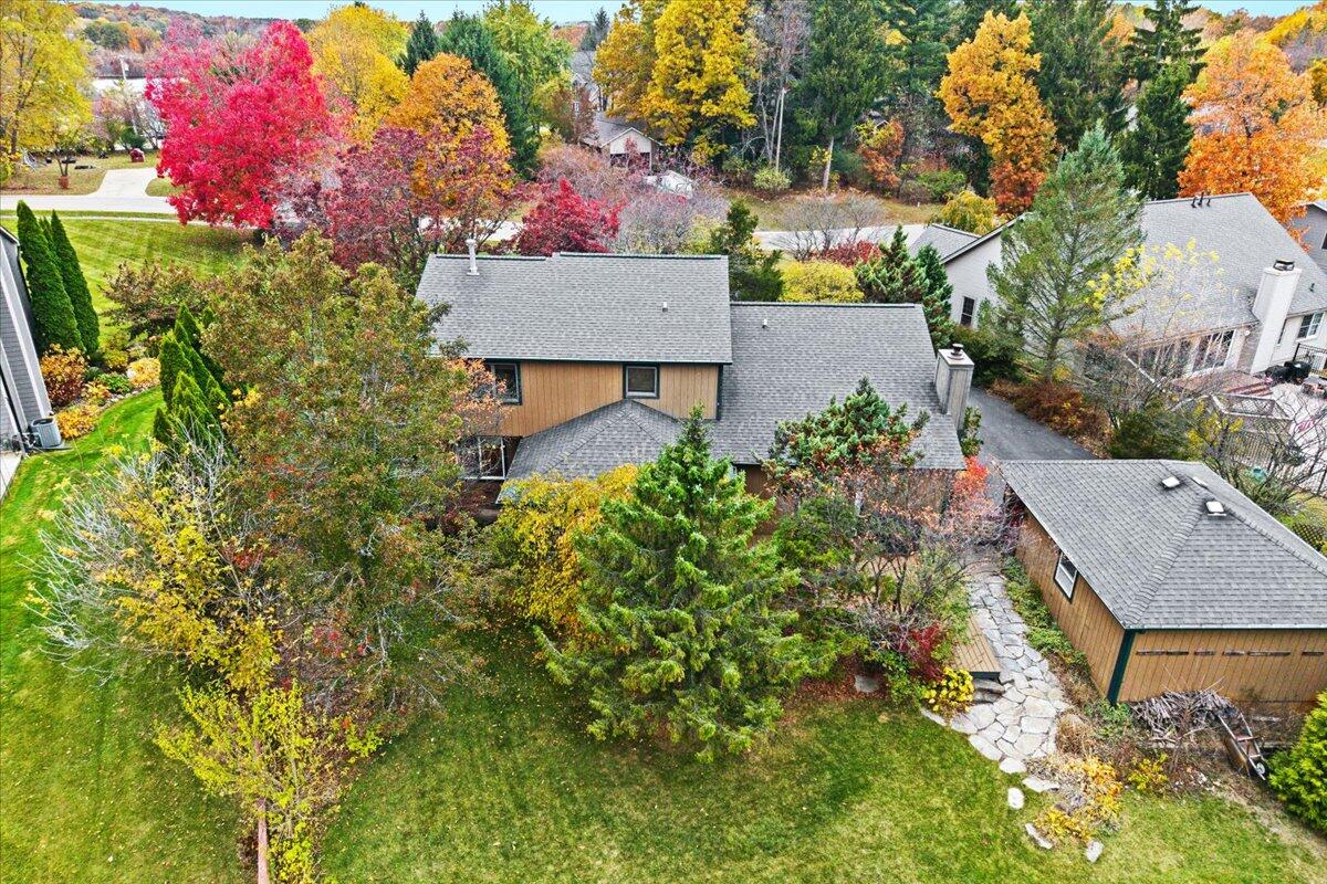 2794 Waling Woods Drive Property Photo 3