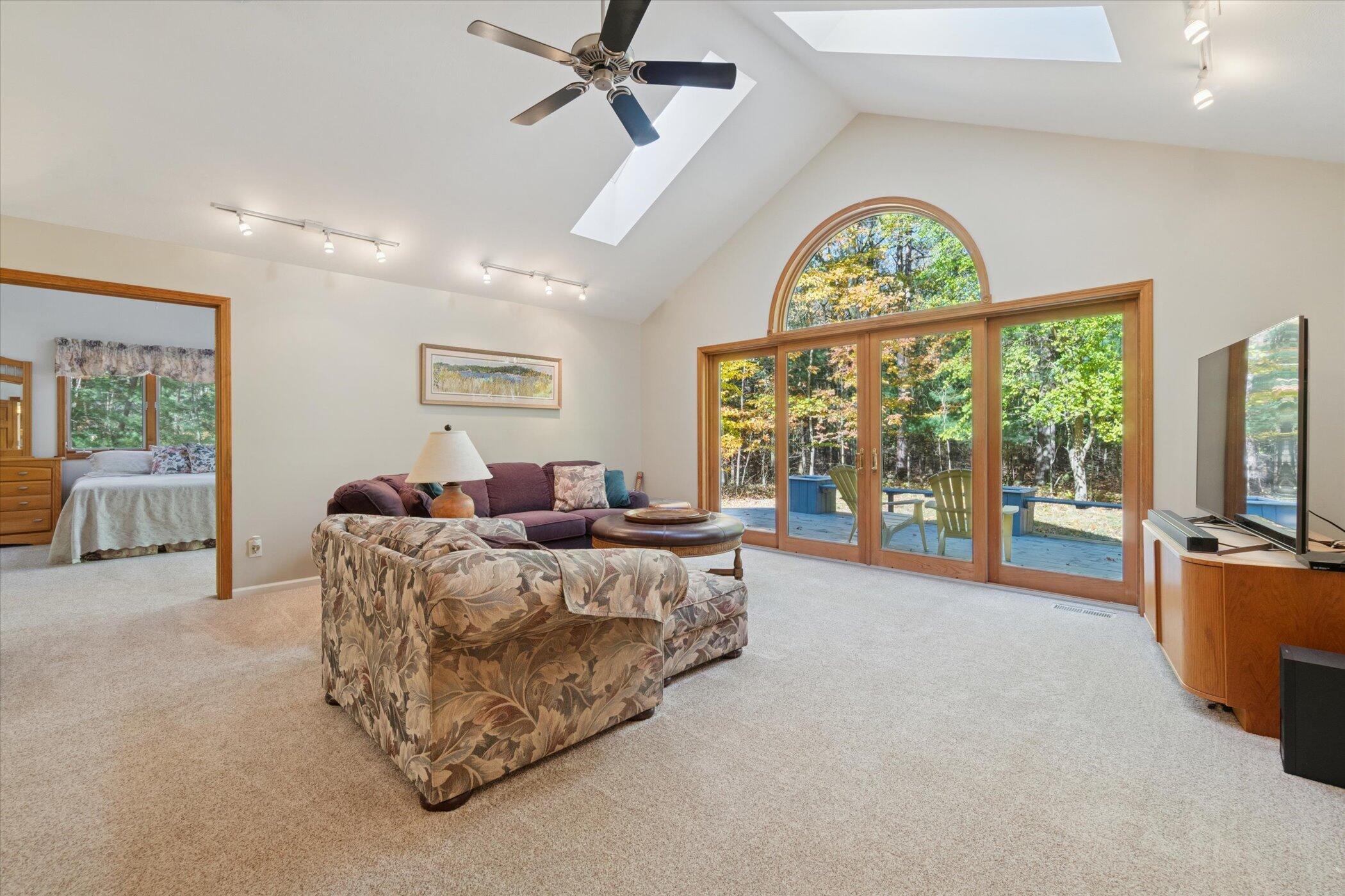 2335 Forest Trail Circle Property Photo 6