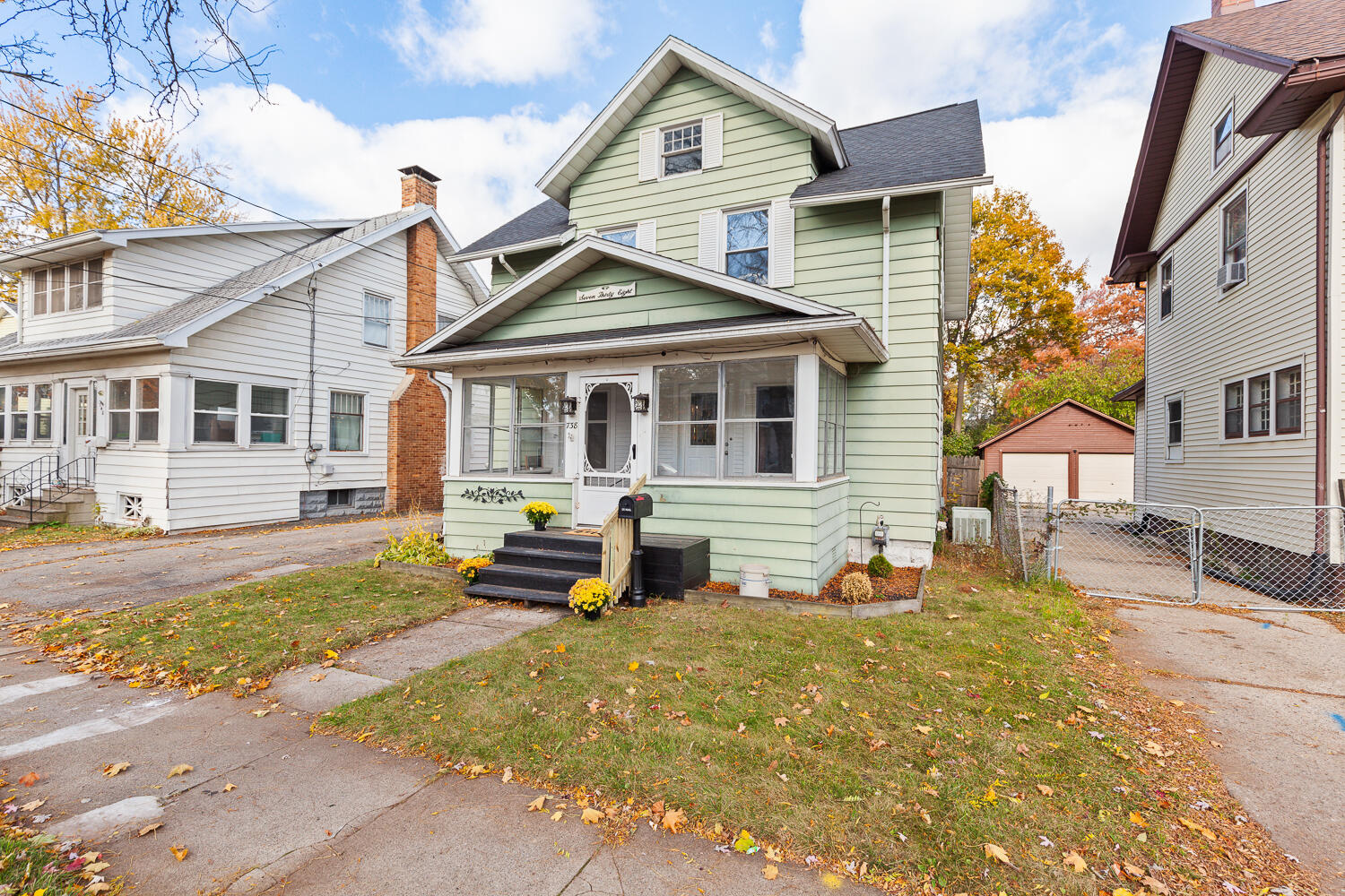 738 W Franklin Street Property Photo 4