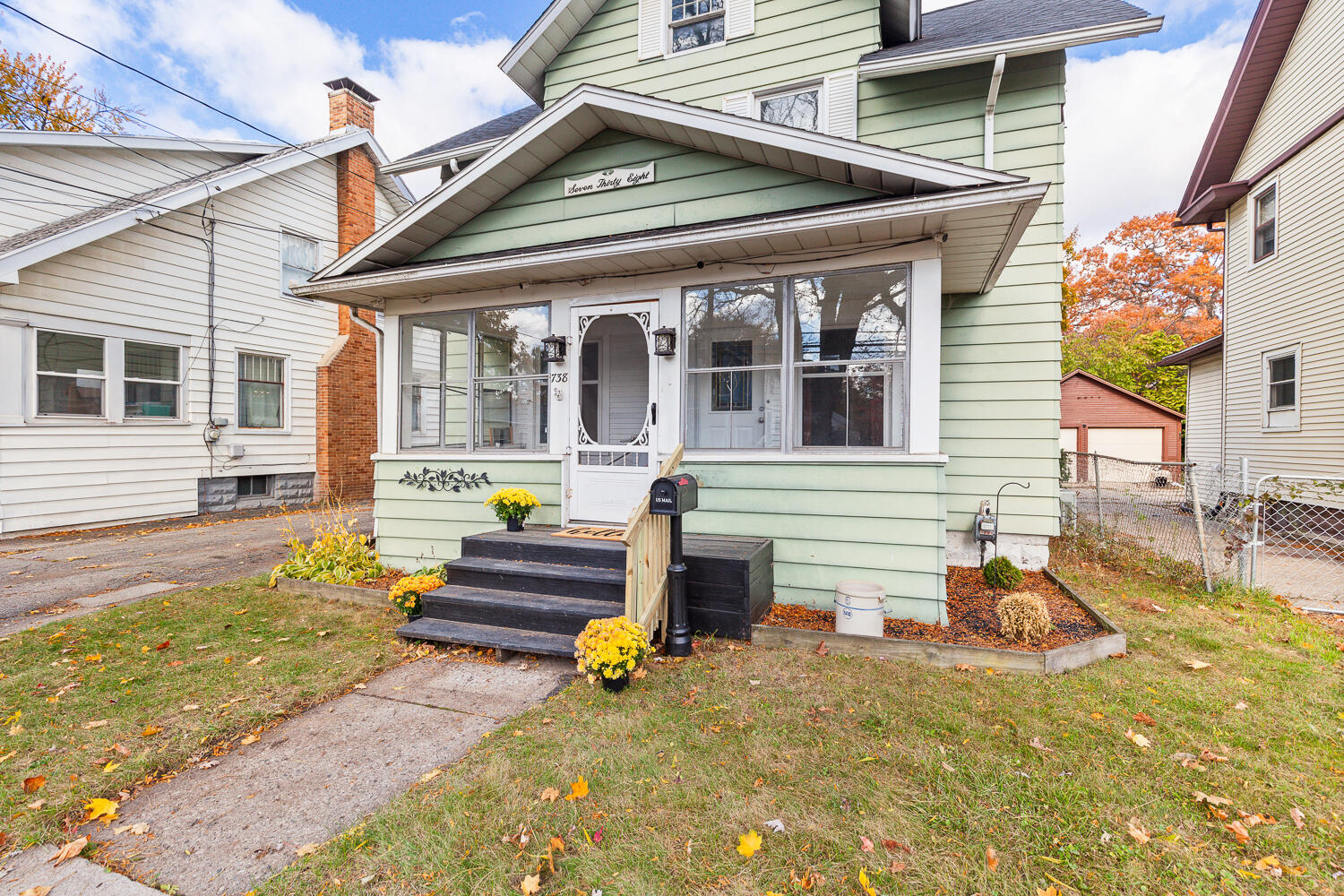 738 W Franklin Street Property Photo 5