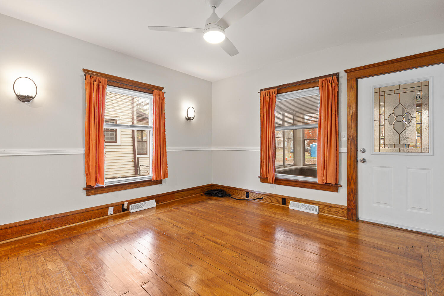 738 W Franklin Street Property Photo 6