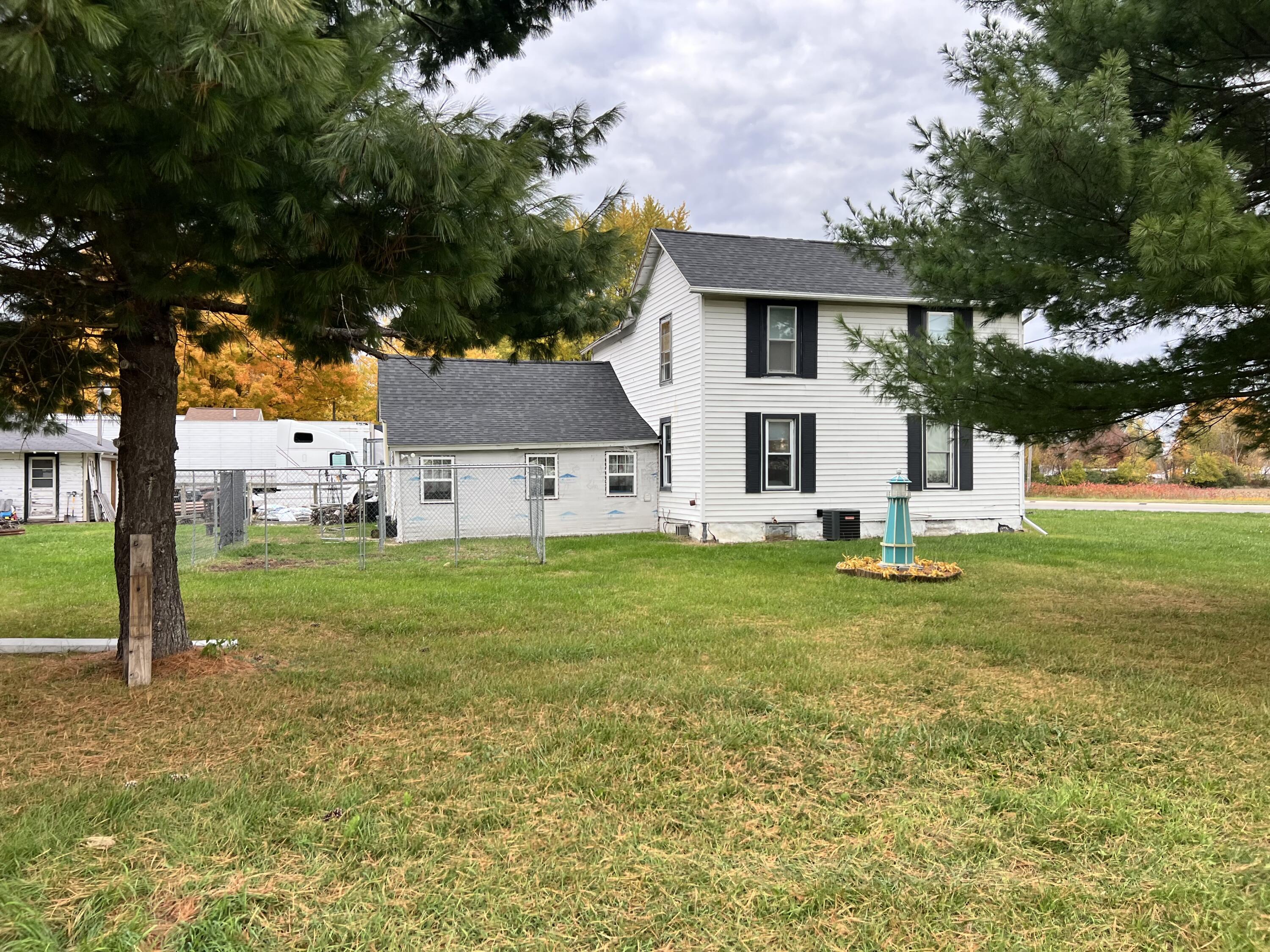 560 S Grand Street Property Photo 17