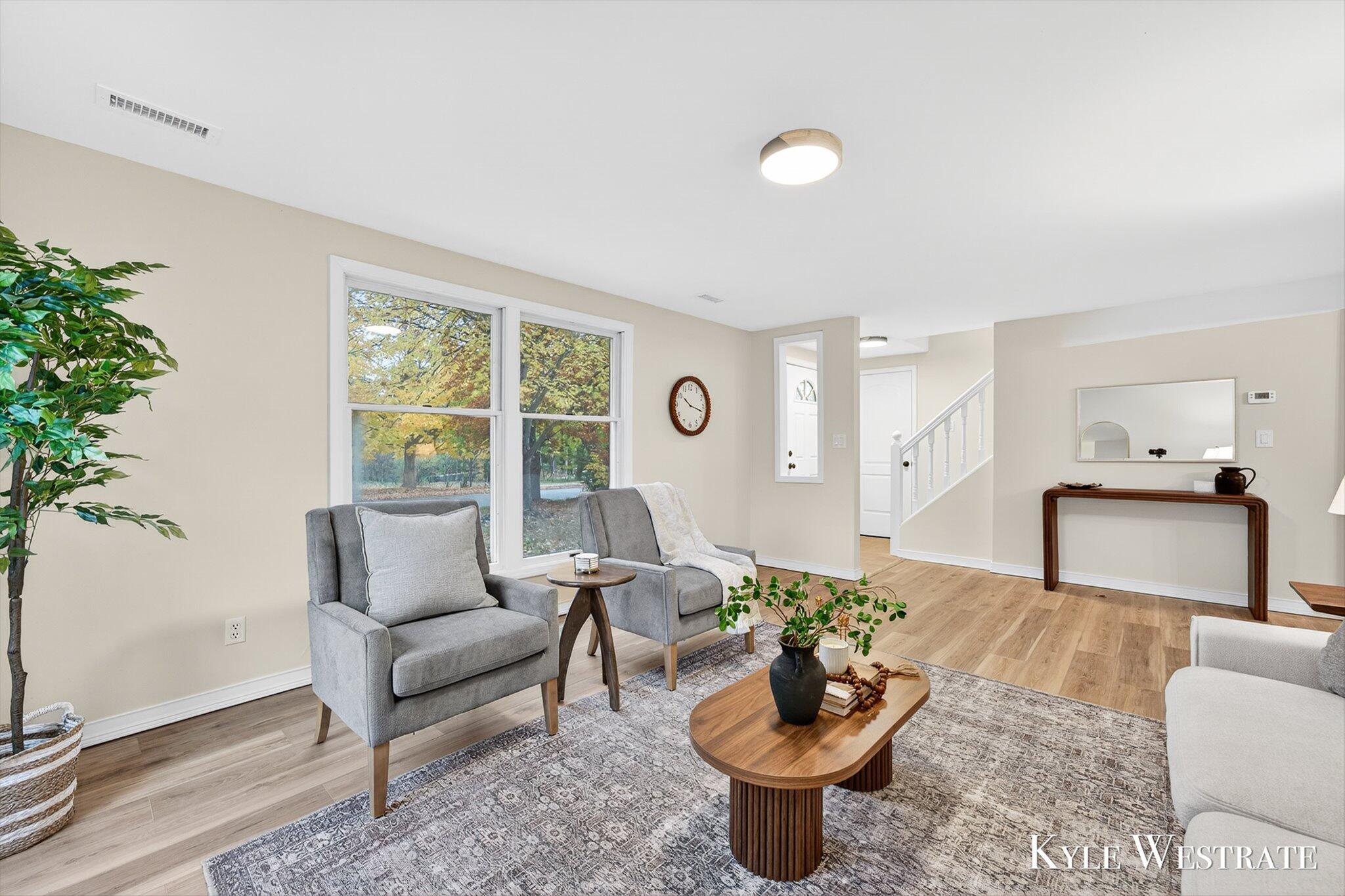 335 Thomas Street Property Photo 4