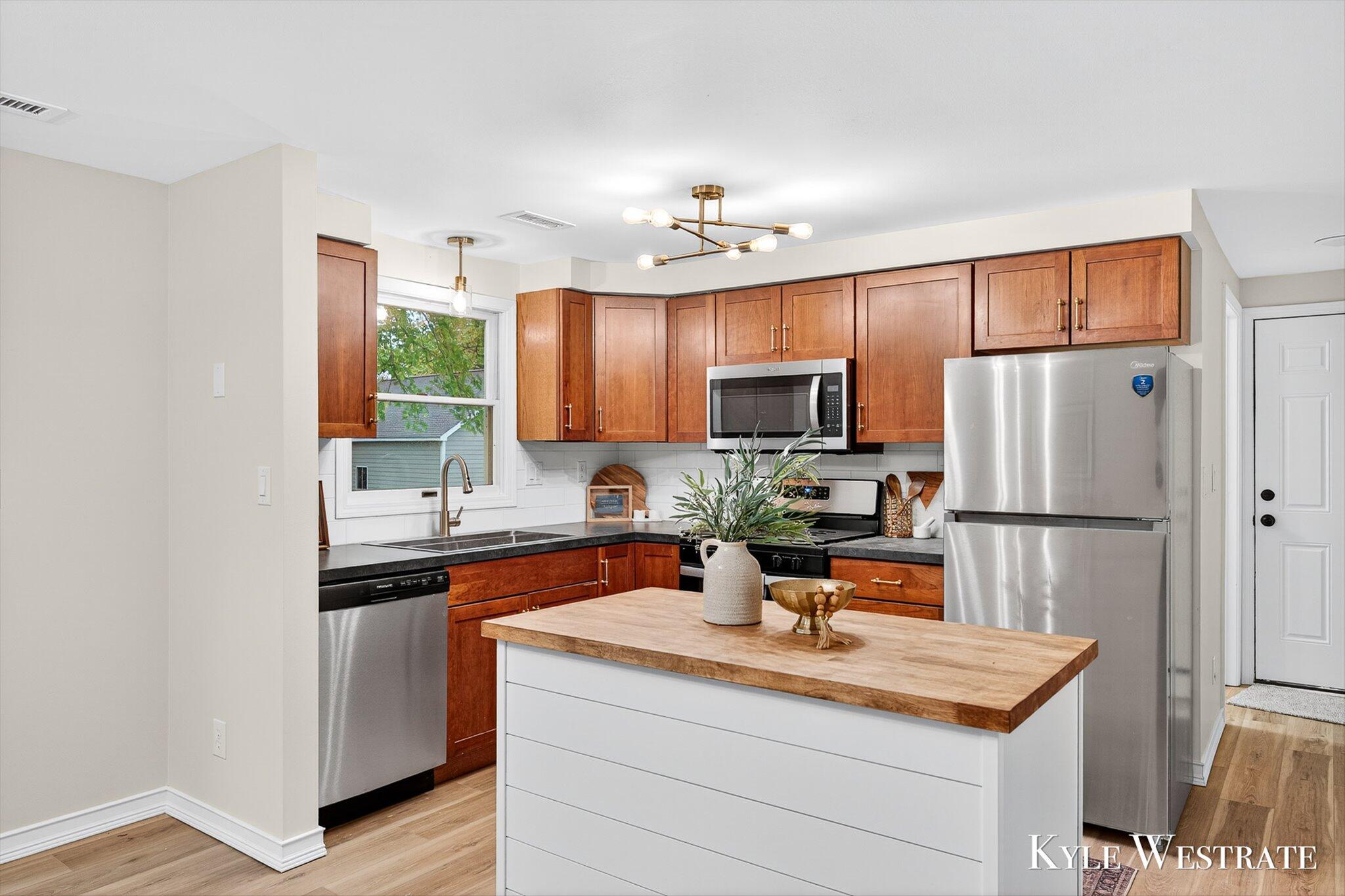 335 Thomas Street Property Photo 9