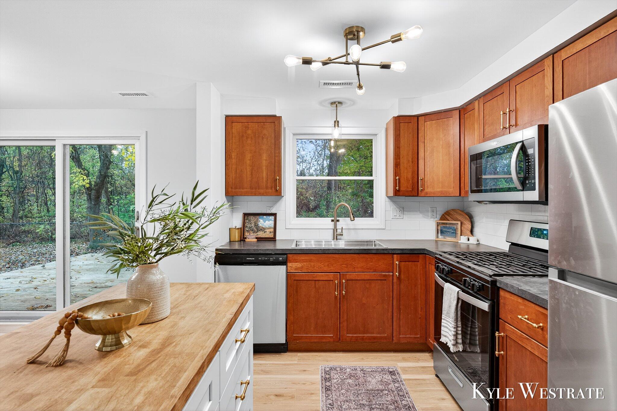 335 Thomas Street Property Photo 10