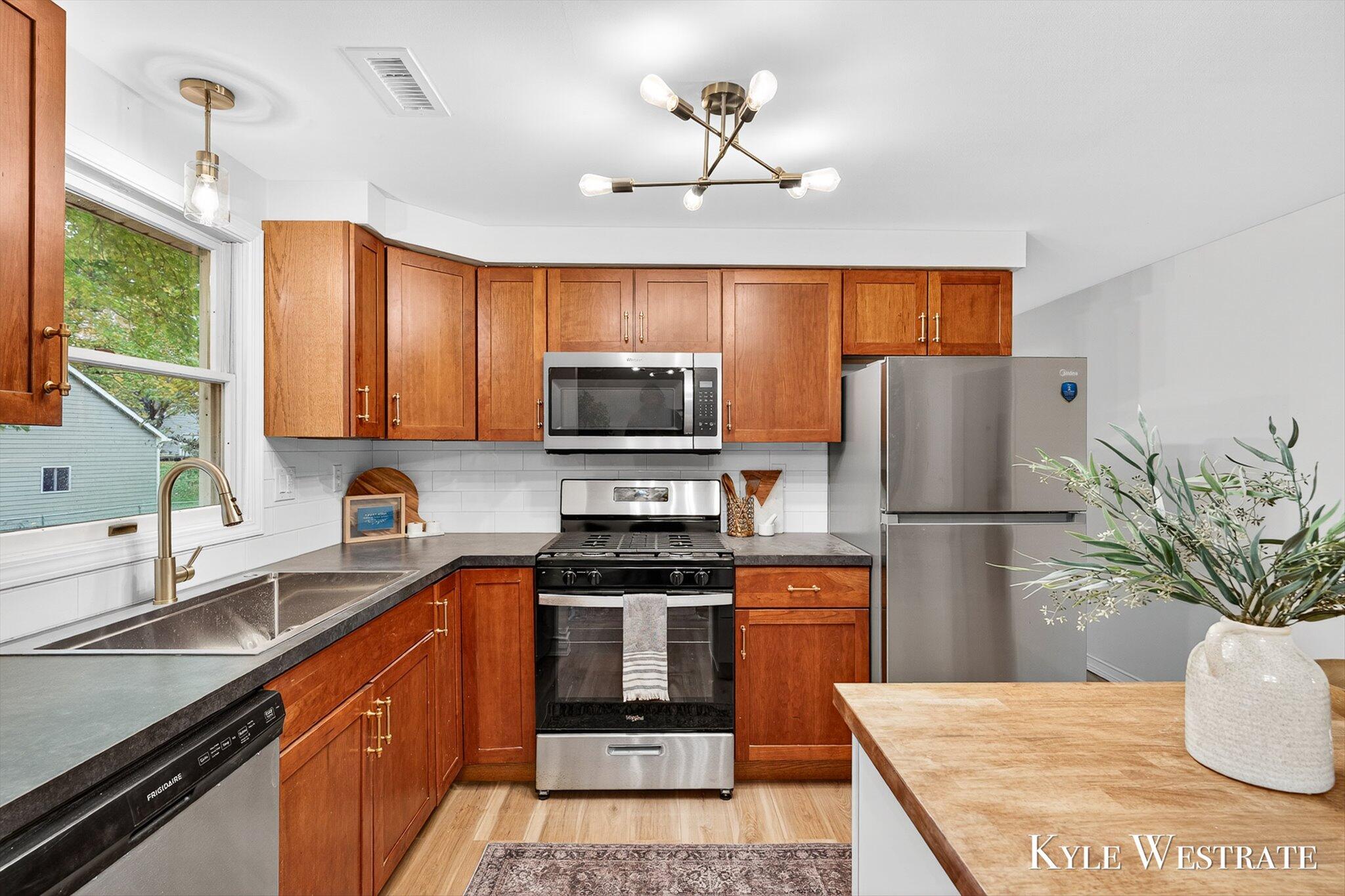 335 Thomas Street Property Photo 11