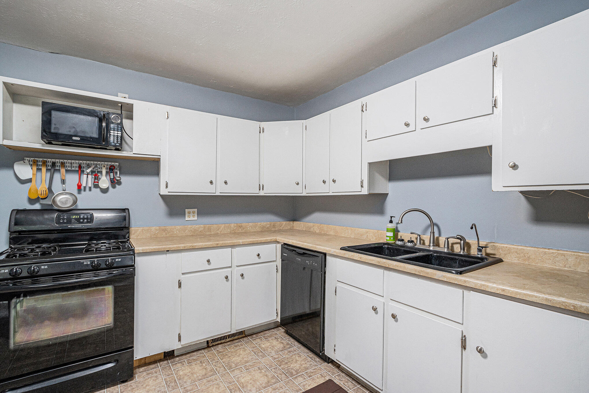 2423 Ashton Avenue Property Photo 7