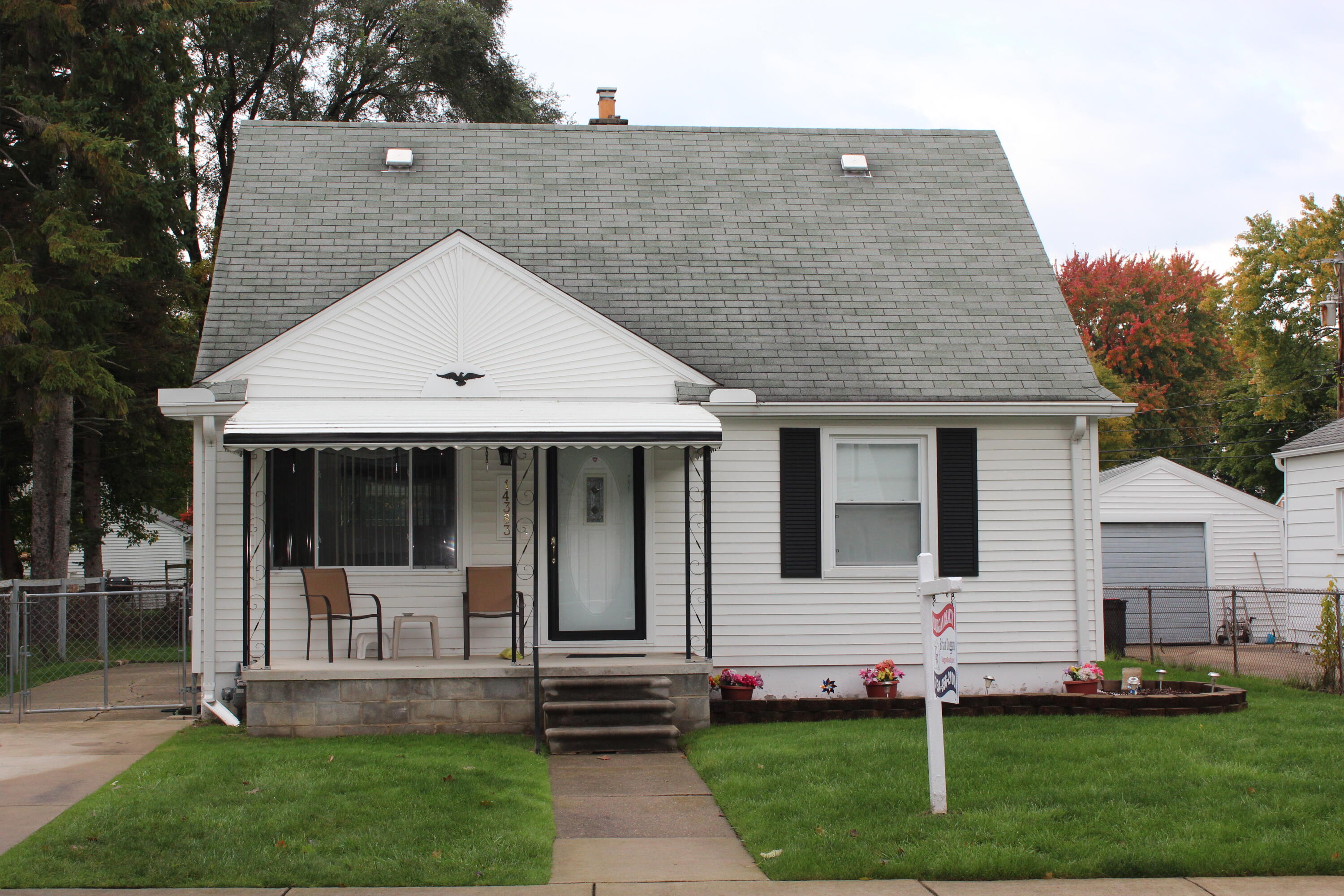 14383 Mercedes Property Photo 1