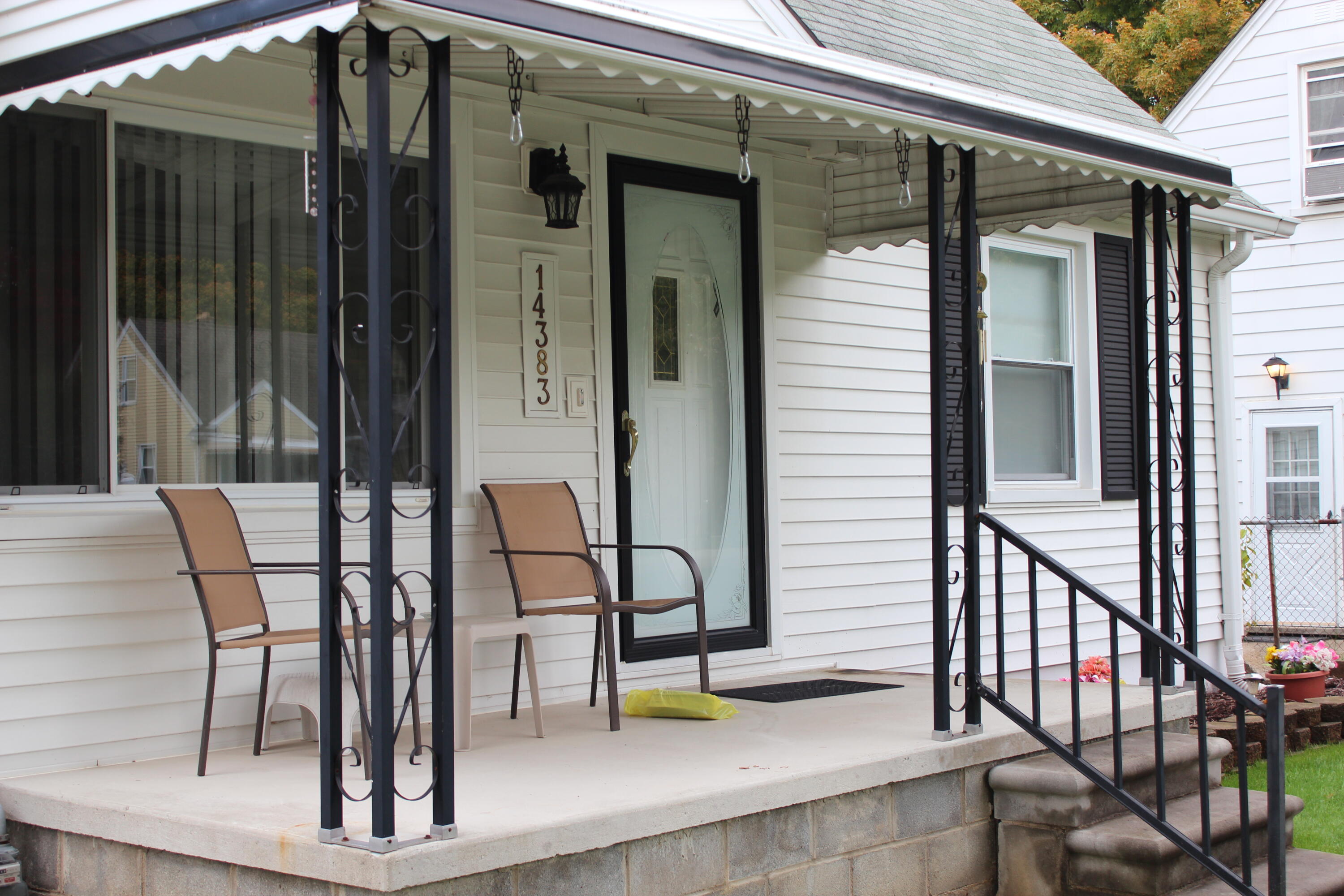 14383 Mercedes Property Photo 2