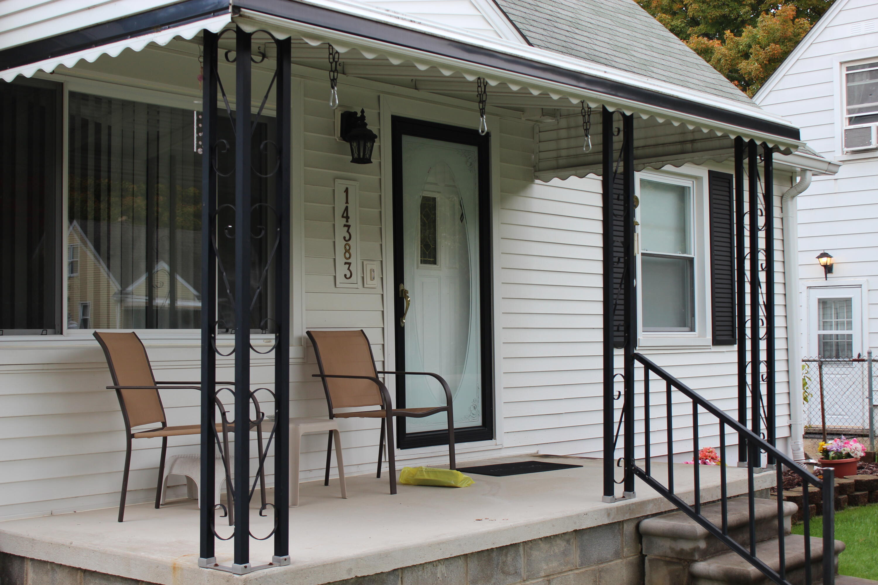 14383 Mercedes Property Photo 3