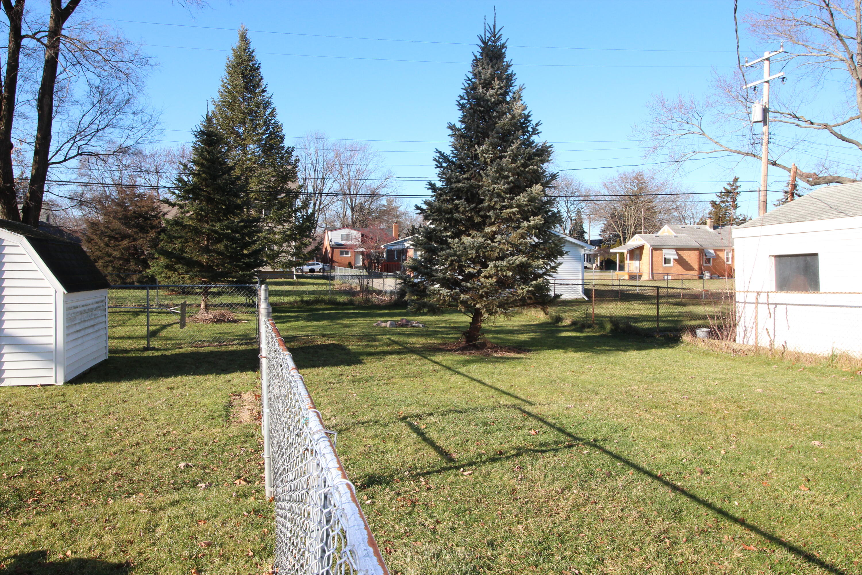 14383 Mercedes Property Photo 5