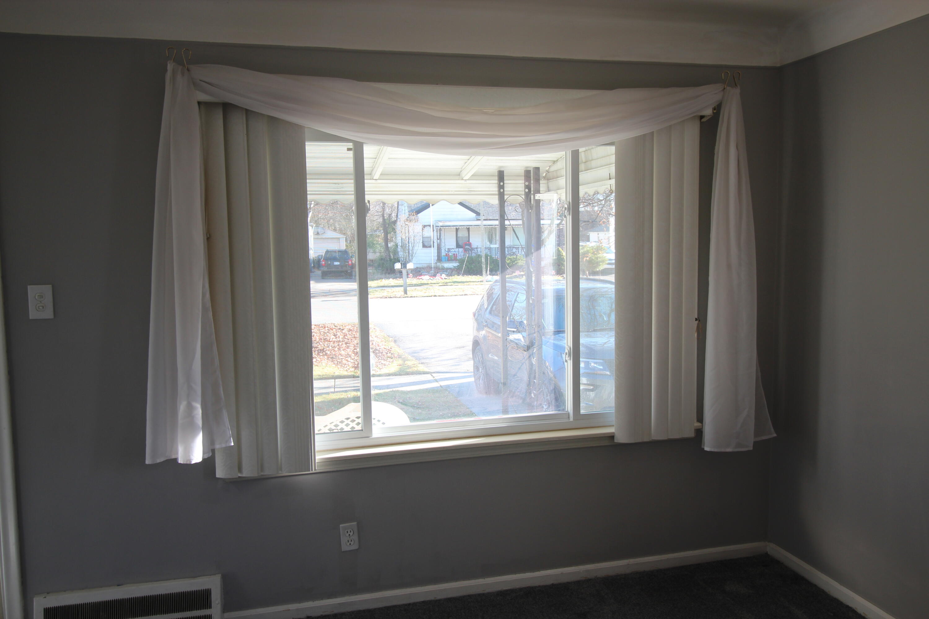 14383 Mercedes Property Photo 10