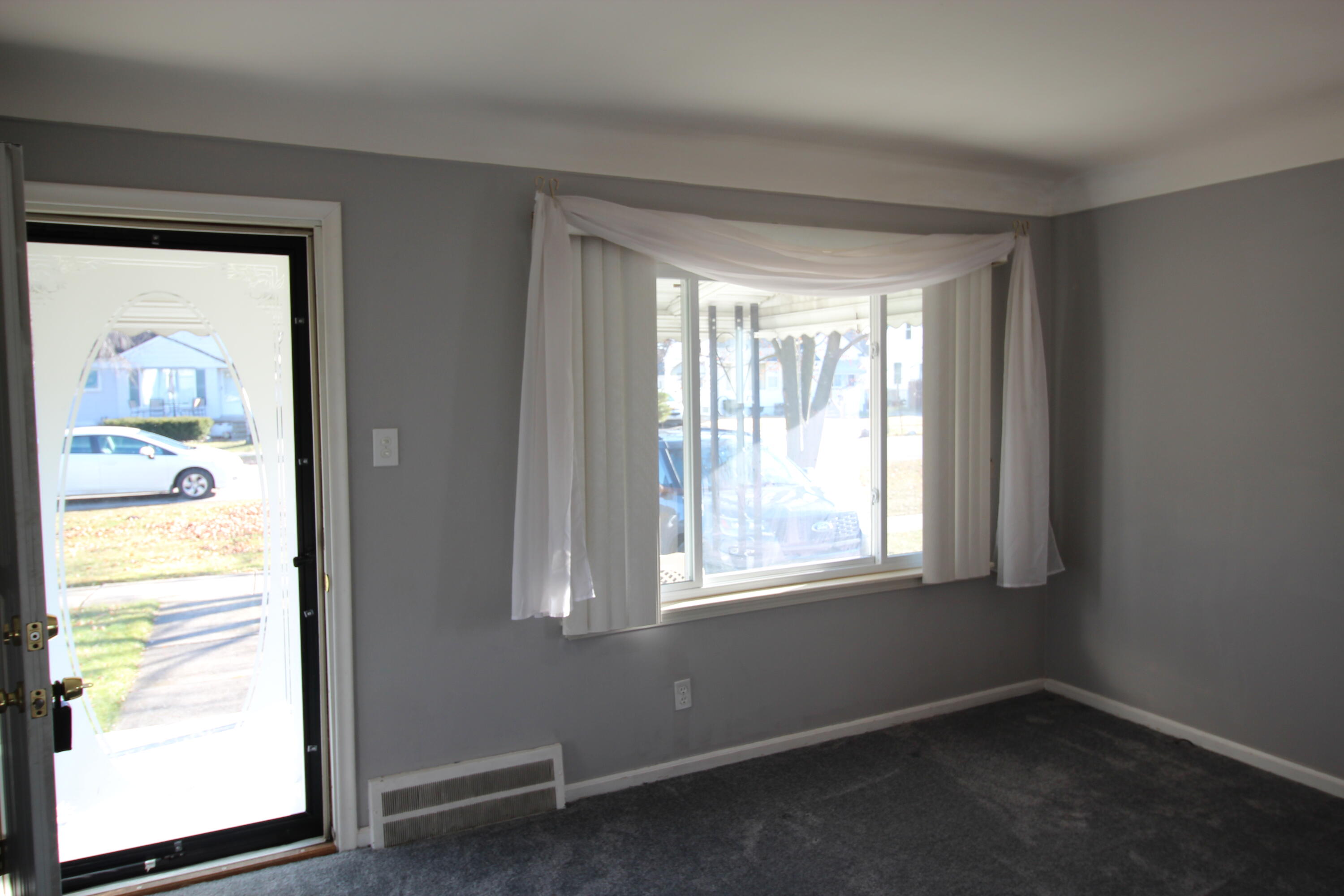 14383 Mercedes Property Photo 11