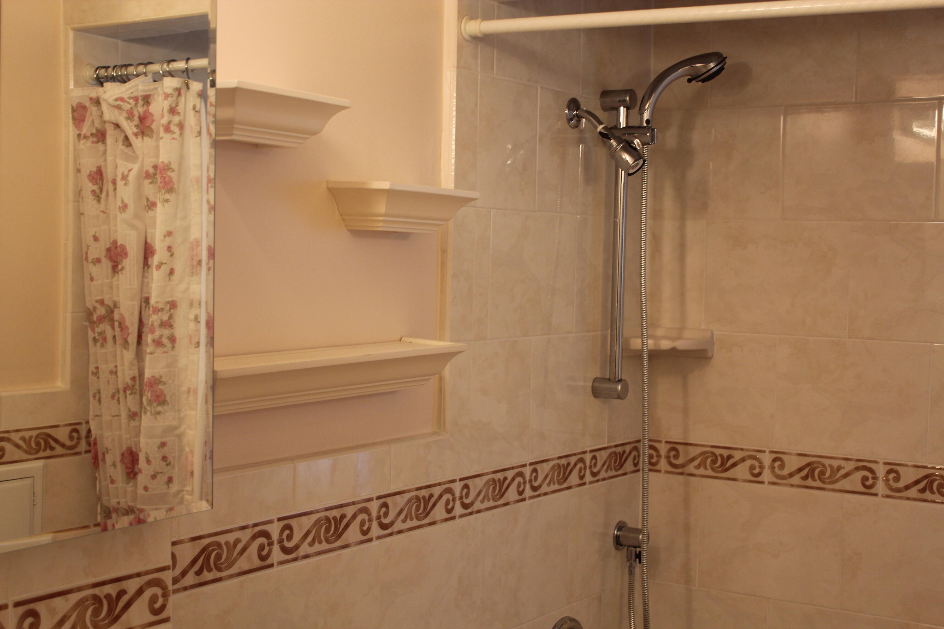 14383 Mercedes Property Photo 14