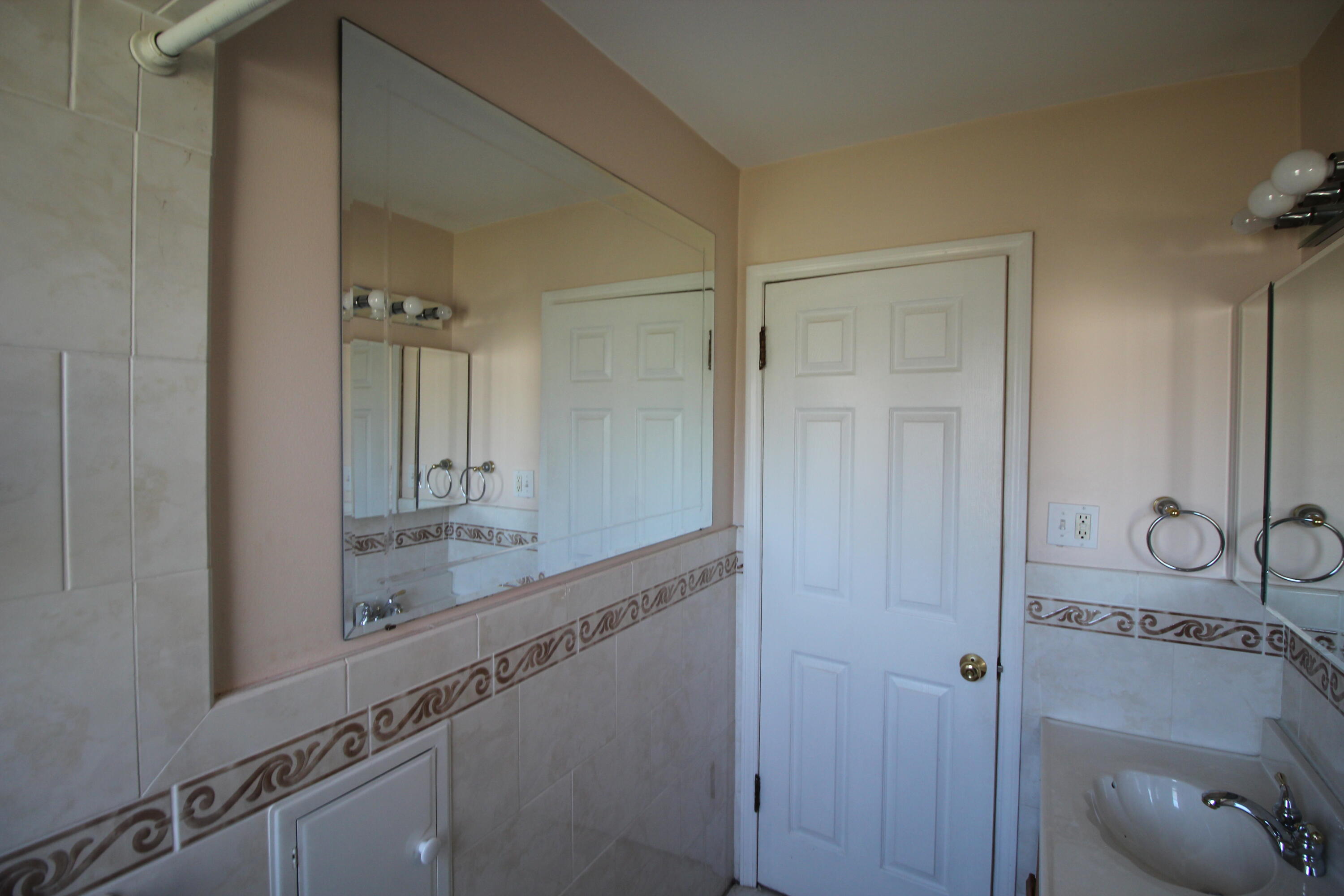 14383 Mercedes Property Photo 15