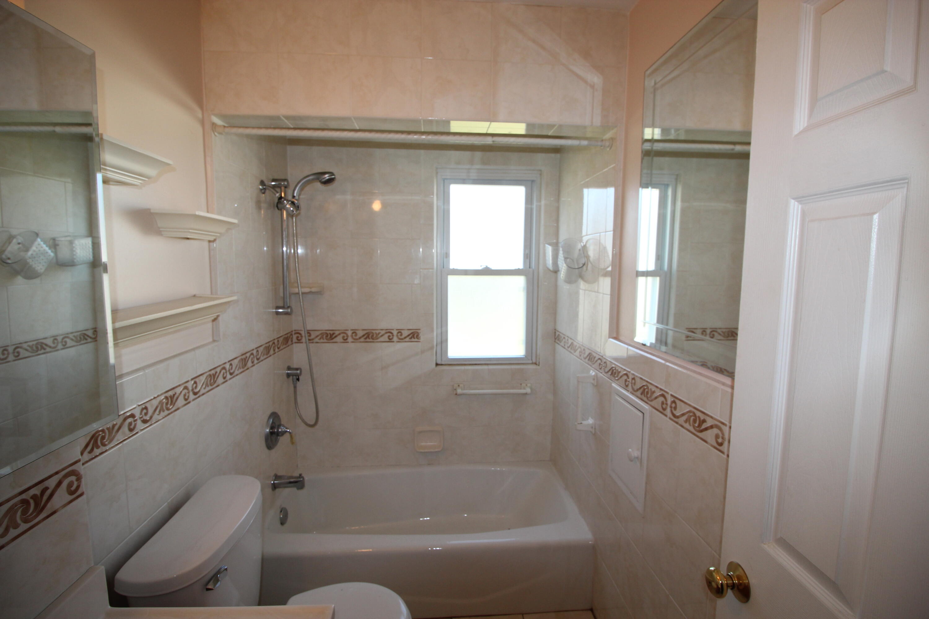 14383 Mercedes Property Photo 16