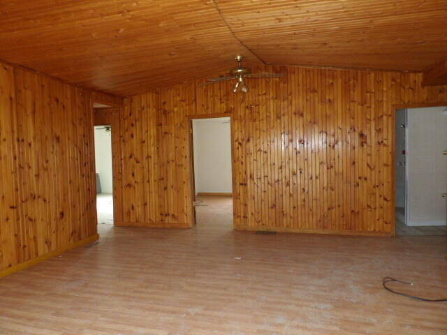 34637 76th Street Property Photo 7