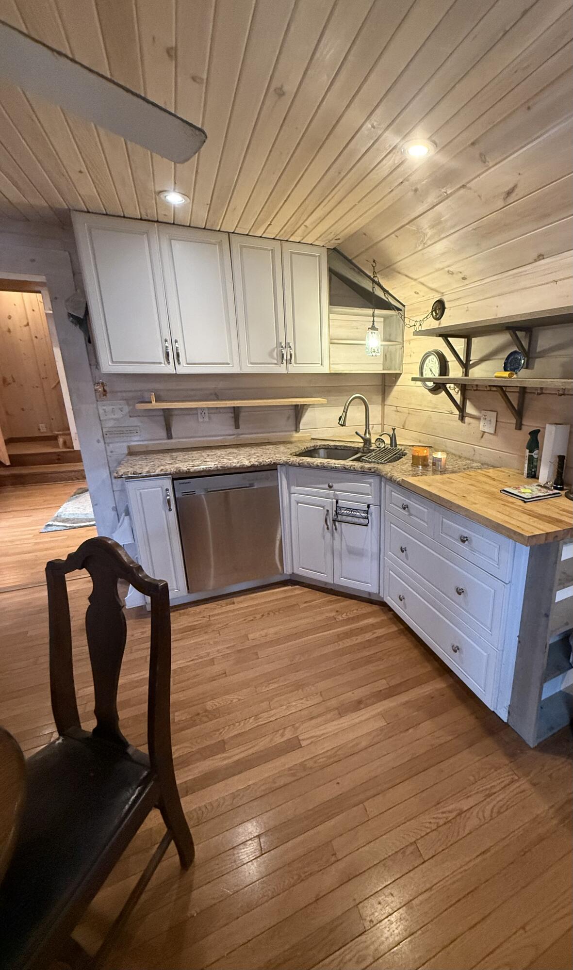 329 E St Joseph Street Property Photo 4