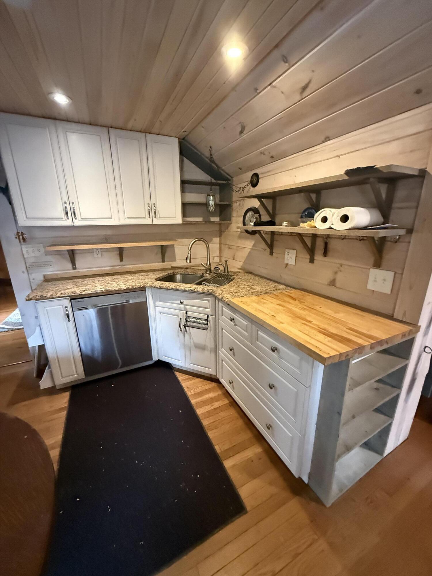 329 E St Joseph Street Property Photo 5