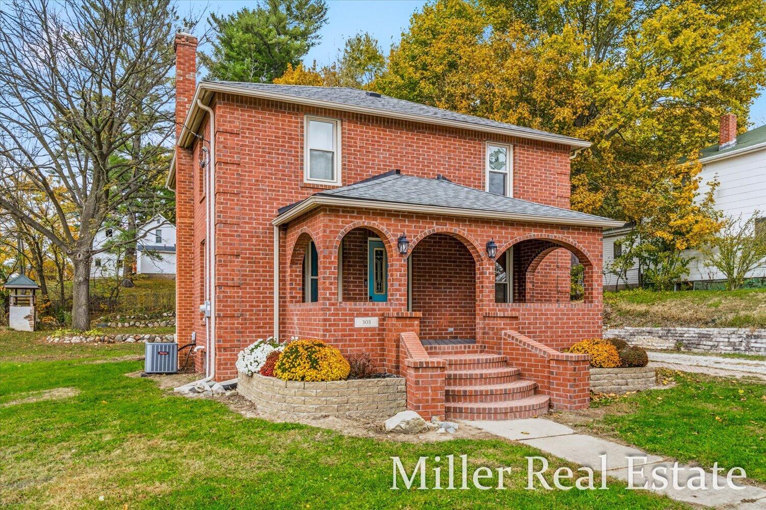 303 E Colfax Street Property Photo 3