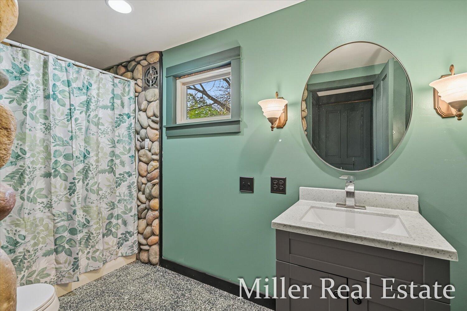 303 E Colfax Street Property Photo 12