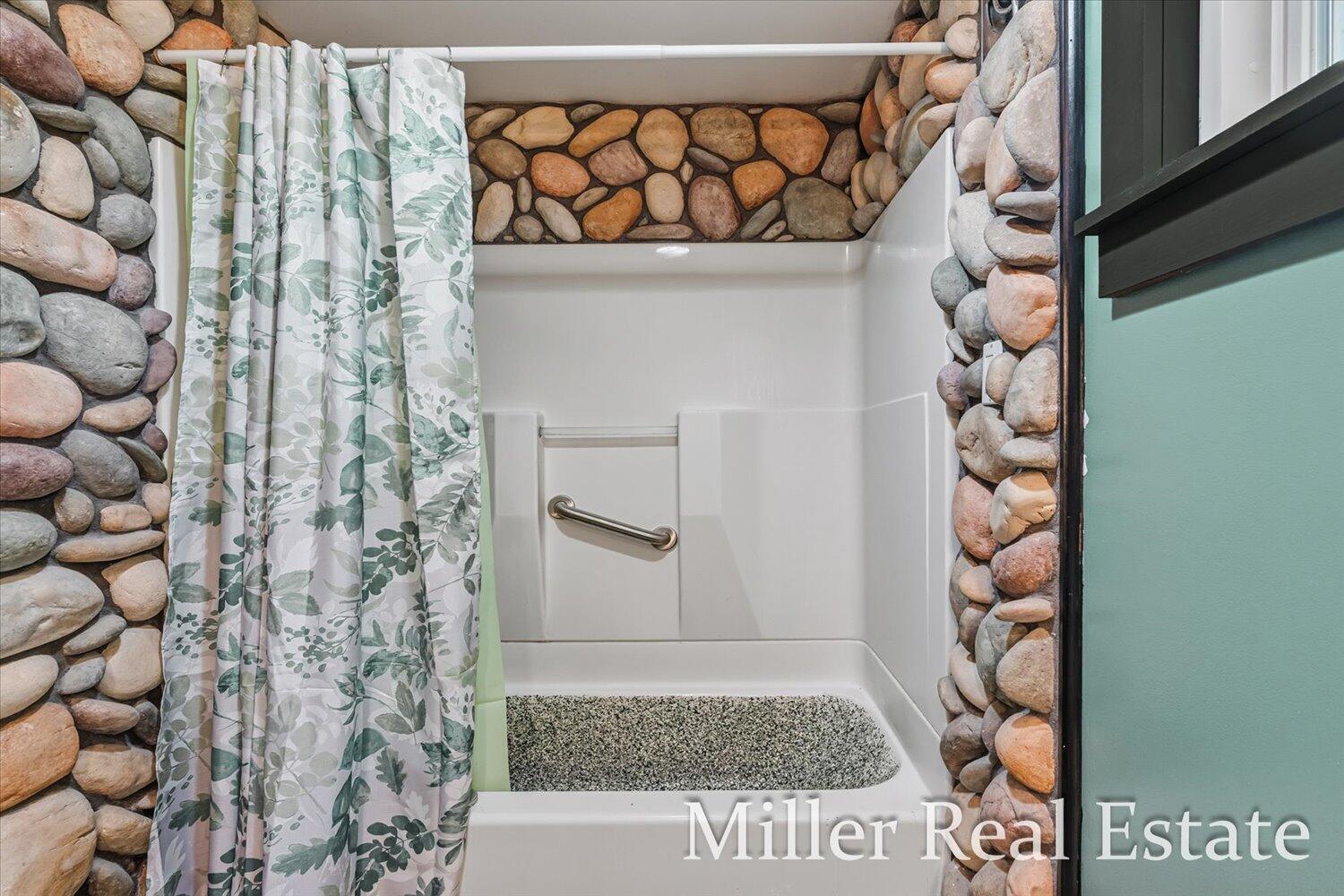 303 E Colfax Street Property Photo 13