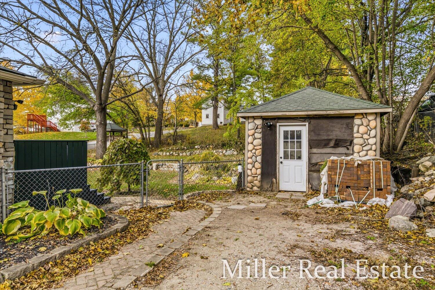 303 E Colfax Street Property Photo 33