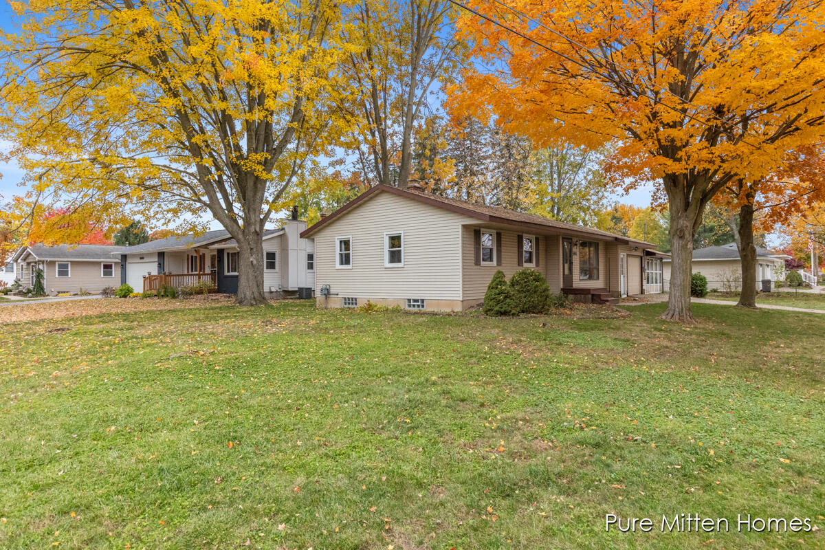 591 Fairway Drive Nw Property Photo 3