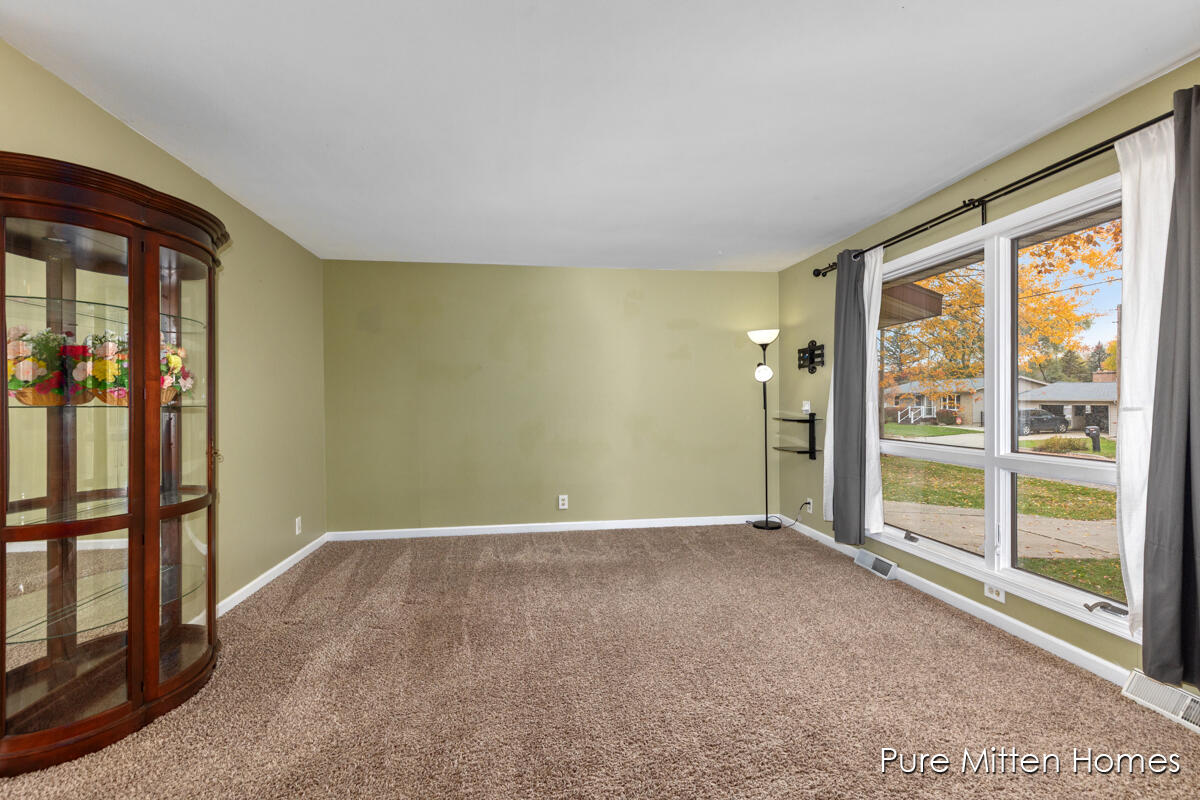 591 Fairway Drive Nw Property Photo 4