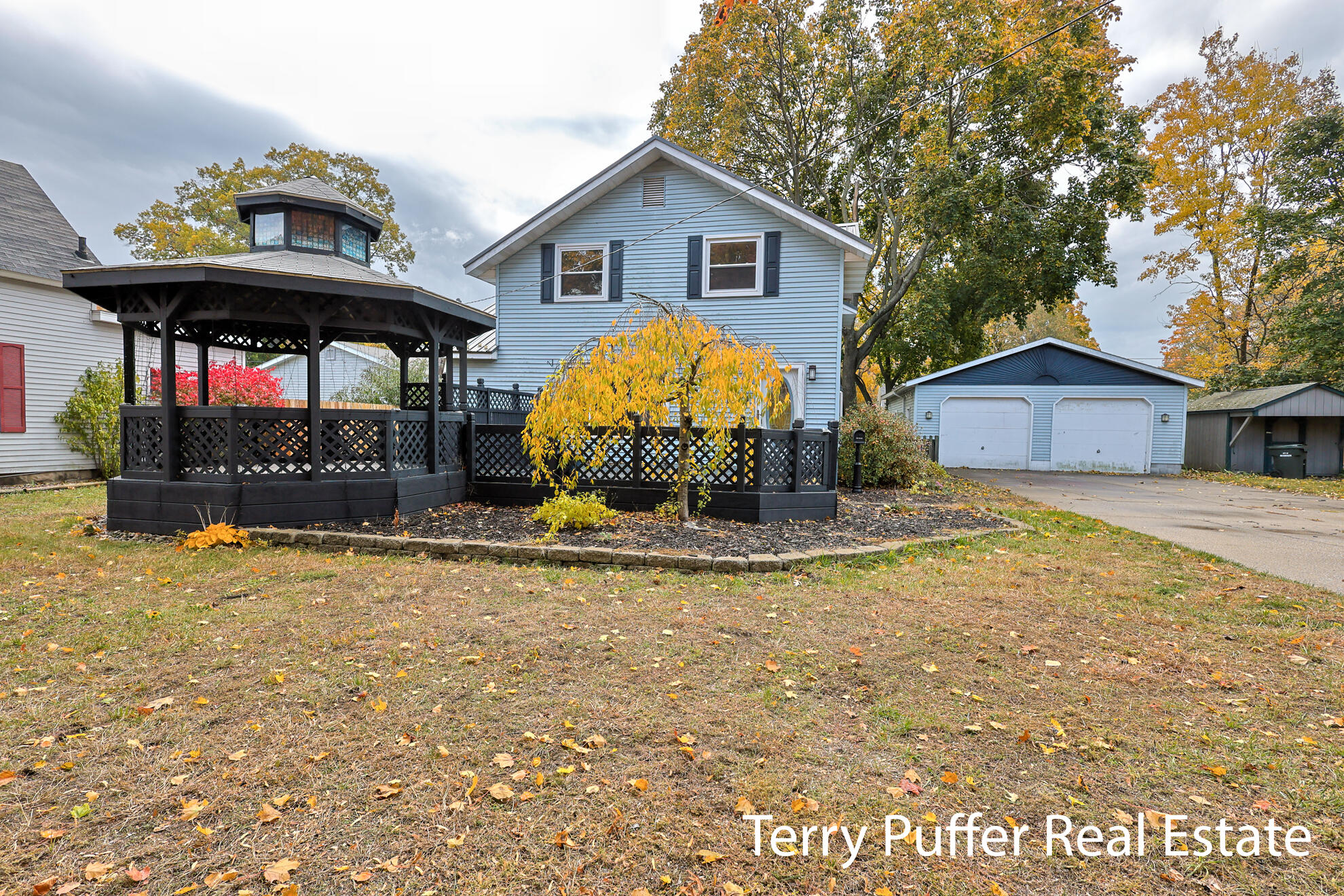 2569 Harding Avenue Property Photo 2