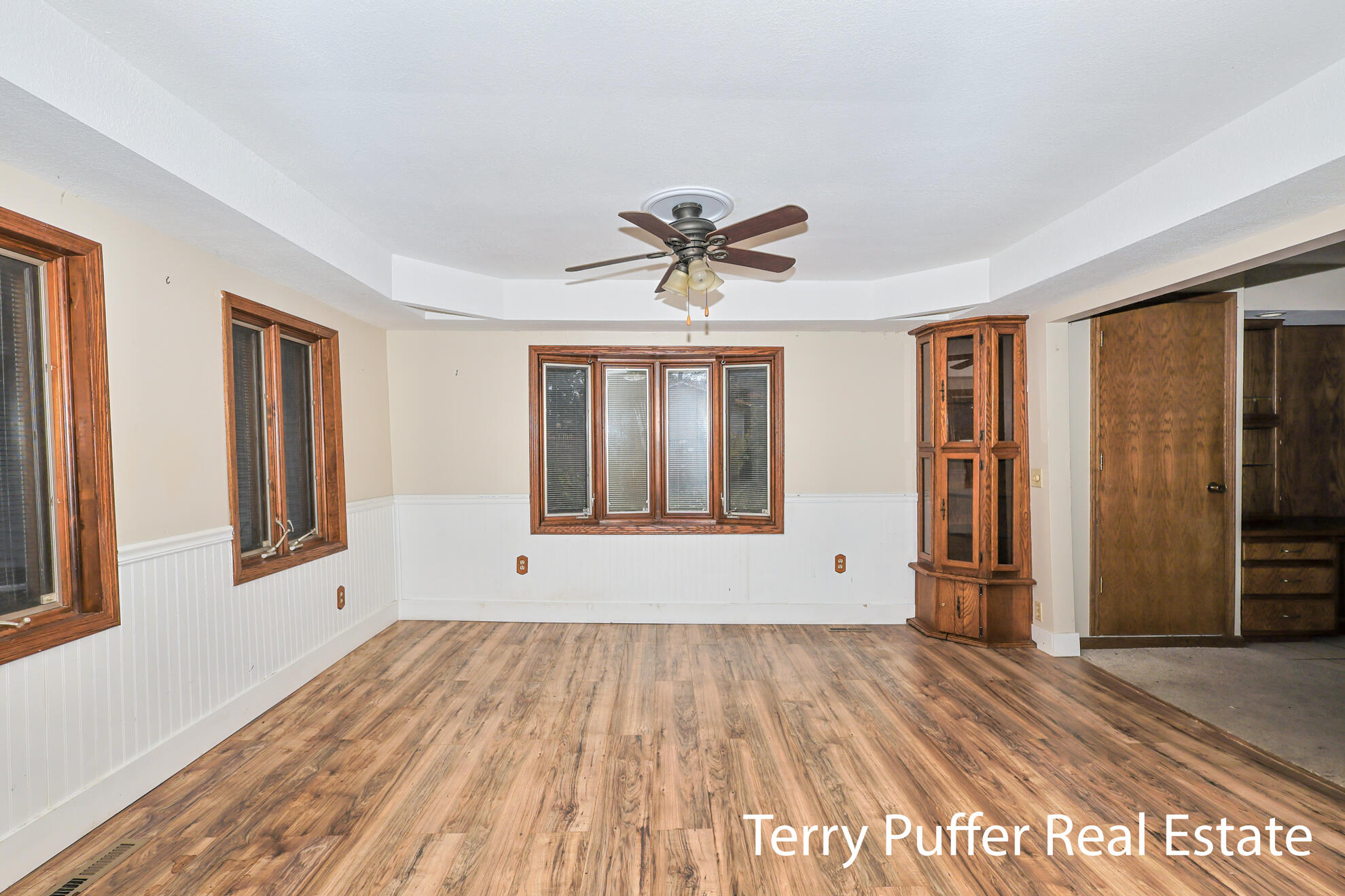 2569 Harding Avenue Property Photo 8