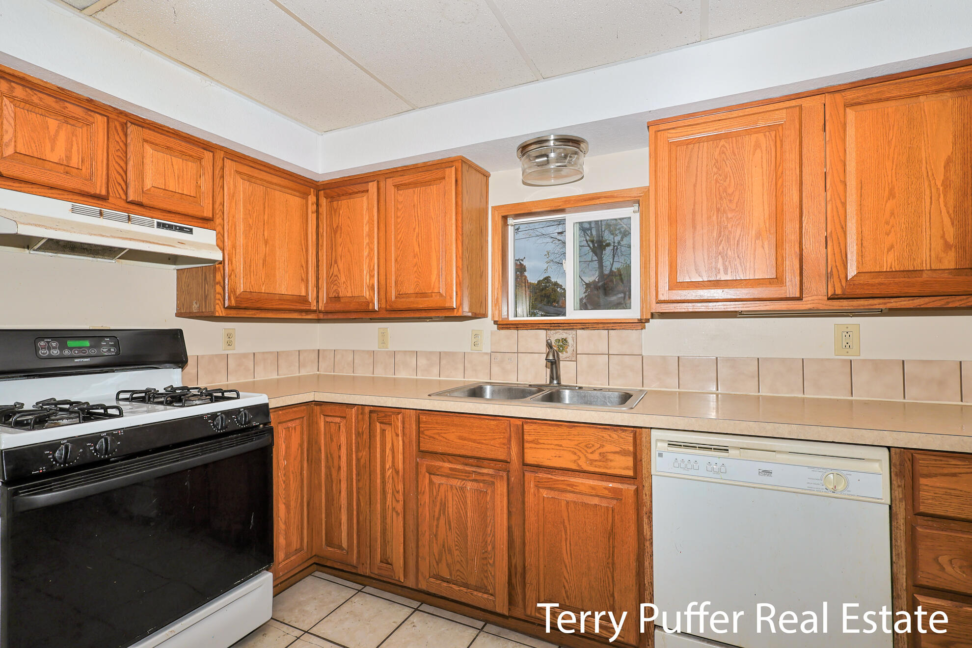 2569 Harding Avenue Property Photo 11