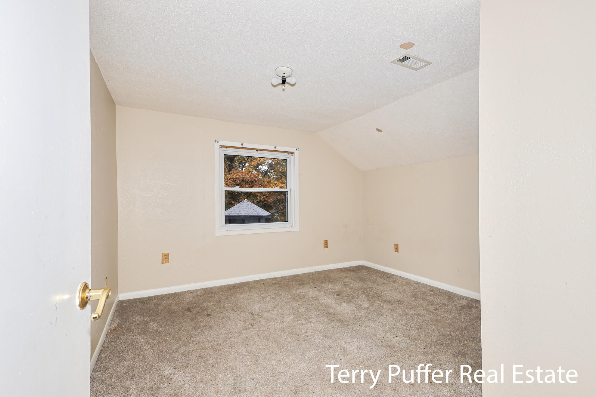 2569 Harding Avenue Property Photo 15