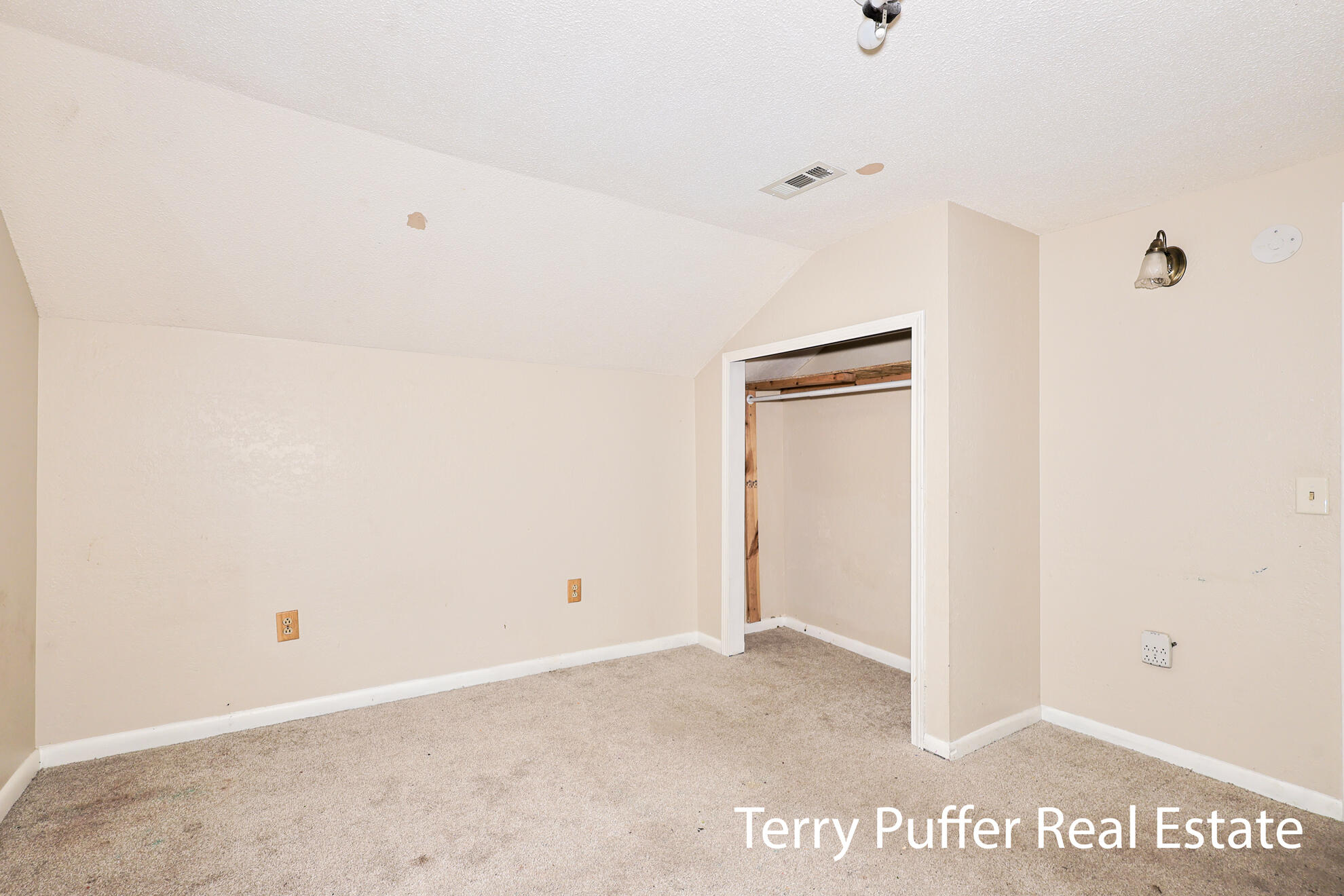 2569 Harding Avenue Property Photo 16