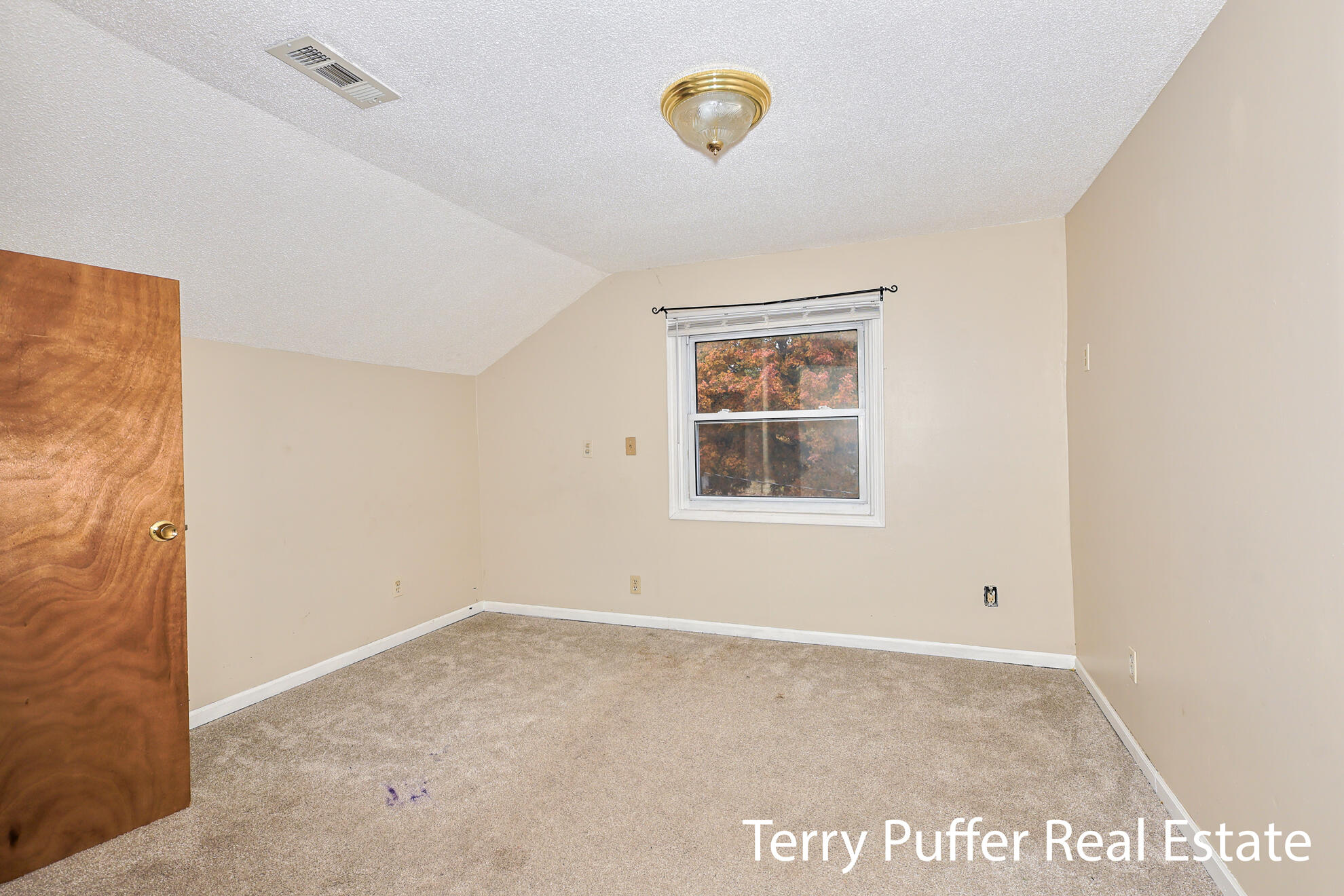 2569 Harding Avenue Property Photo 19