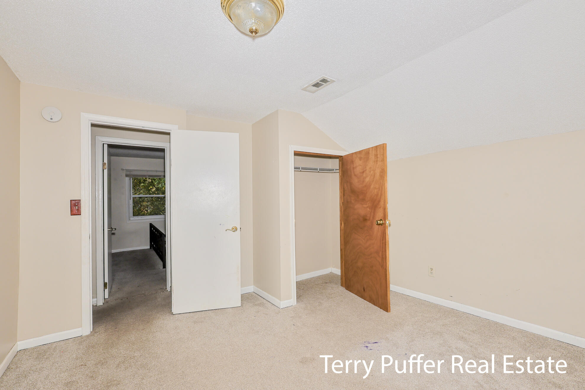 2569 Harding Avenue Property Photo 20