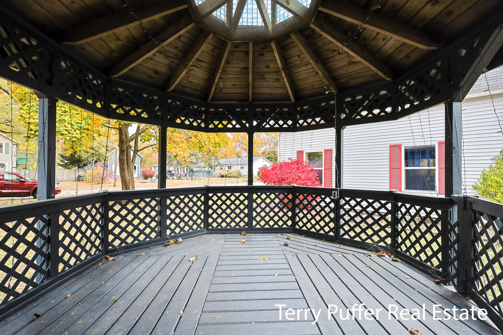 2569 Harding Avenue Property Photo 22