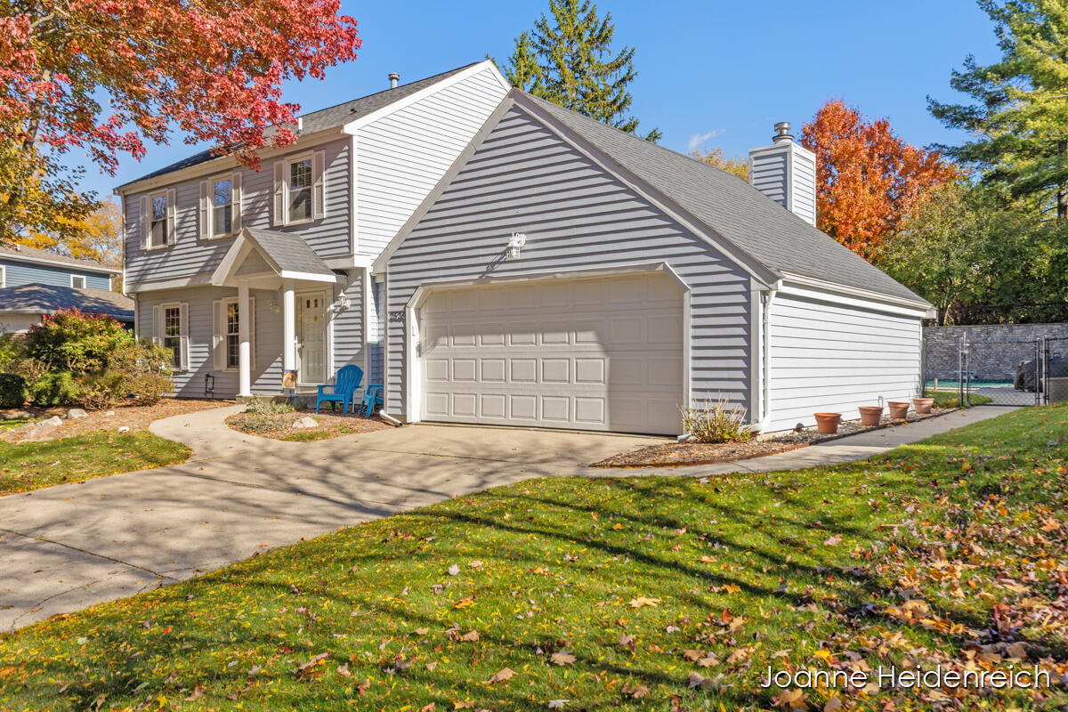 2526 Birchcrest Drive Se Property Photo 2